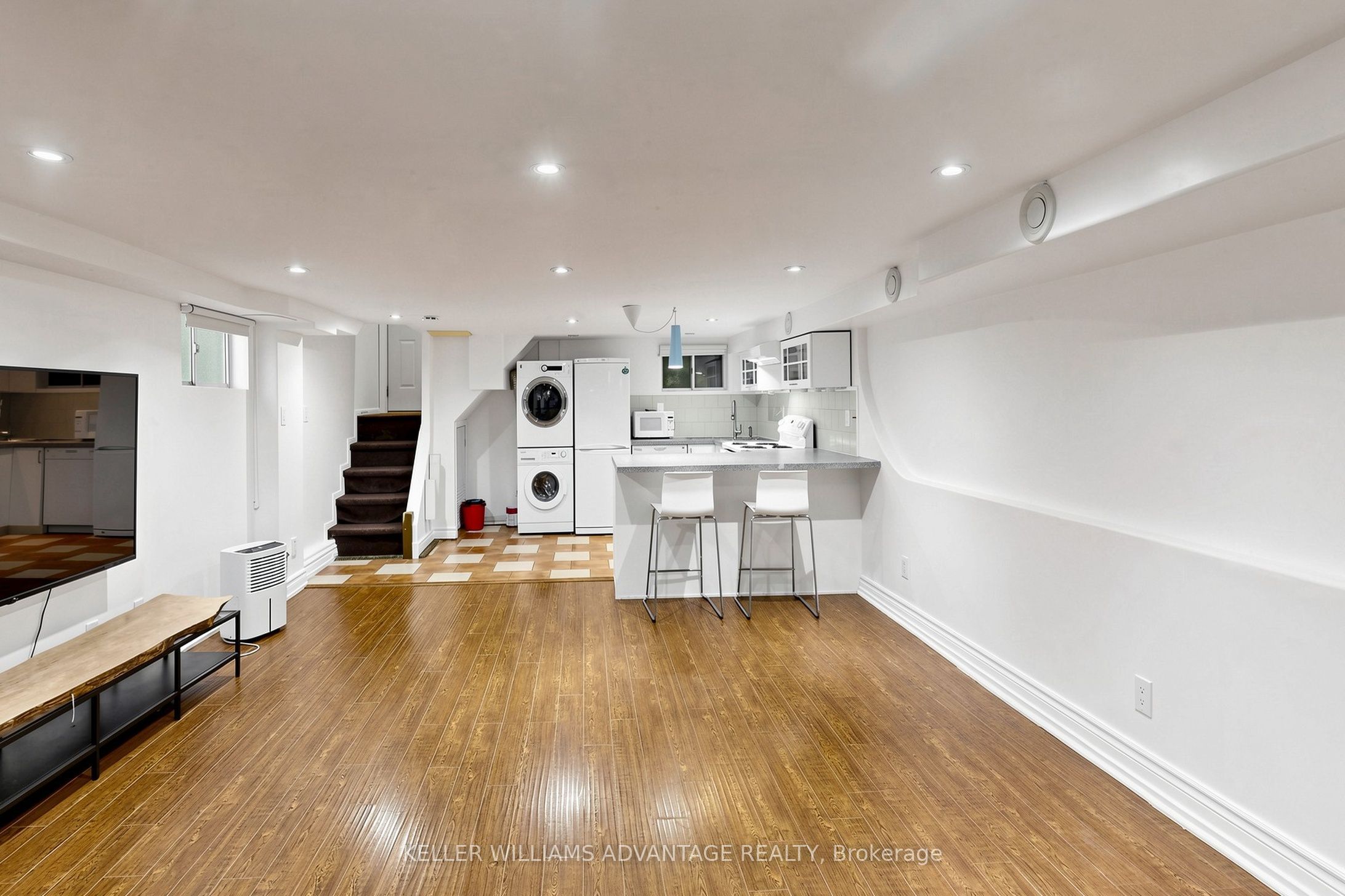 4 Edgewood Avenue Basement, Toronto, ON M4L 3G7 photo 5