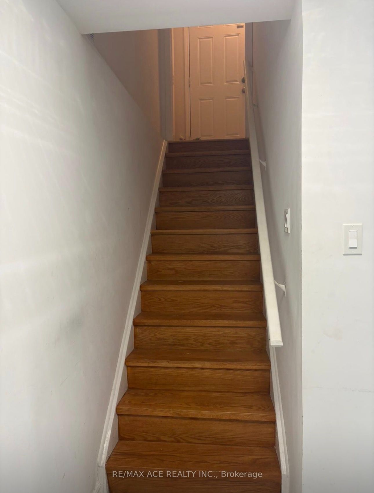 1851 Parkhurst Crescent Bsmt, Pickering, ON L1X 0B1 photo 3
