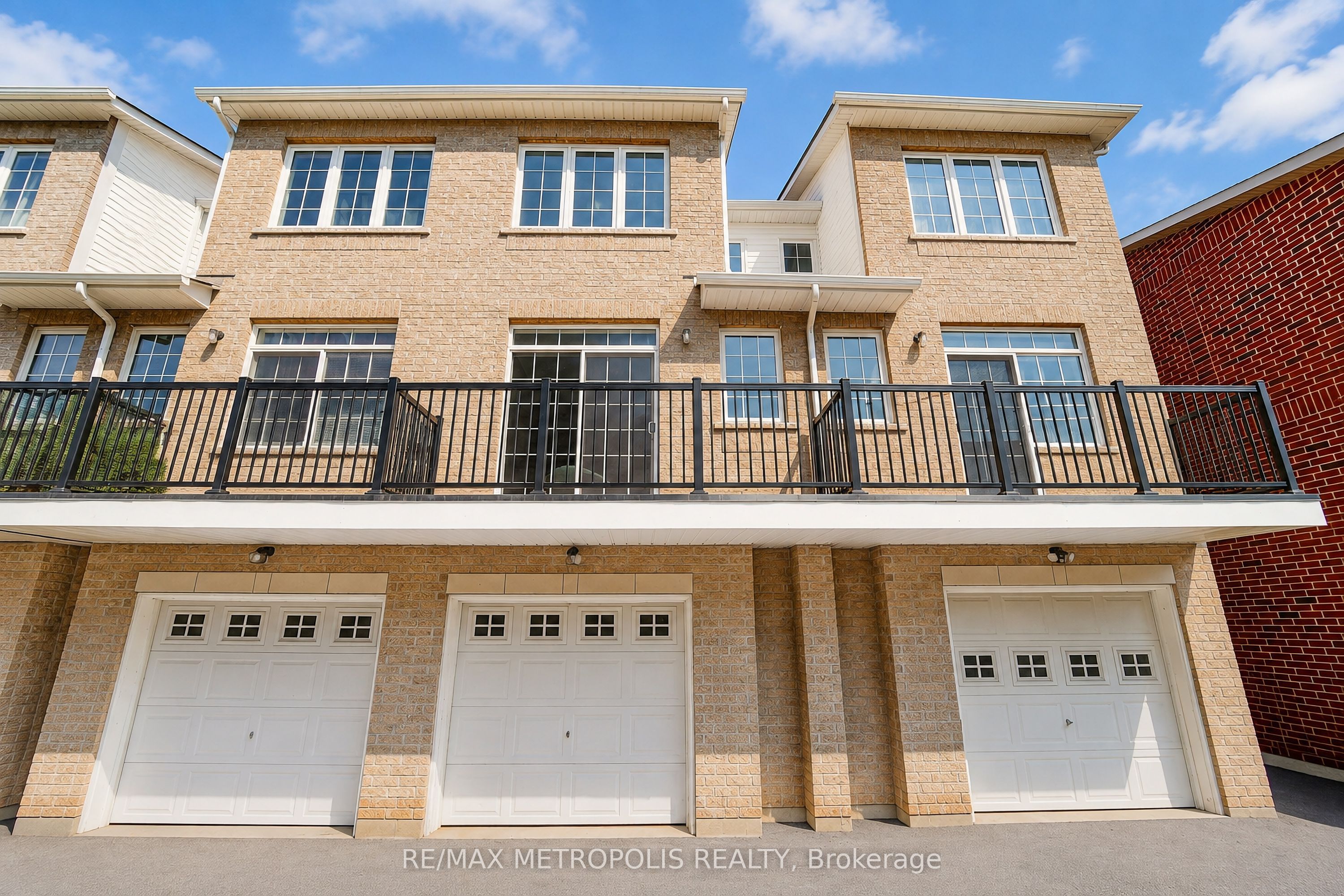 3767B St Claire Avenue E, Toronto, ON M1M 0C8 photo 2