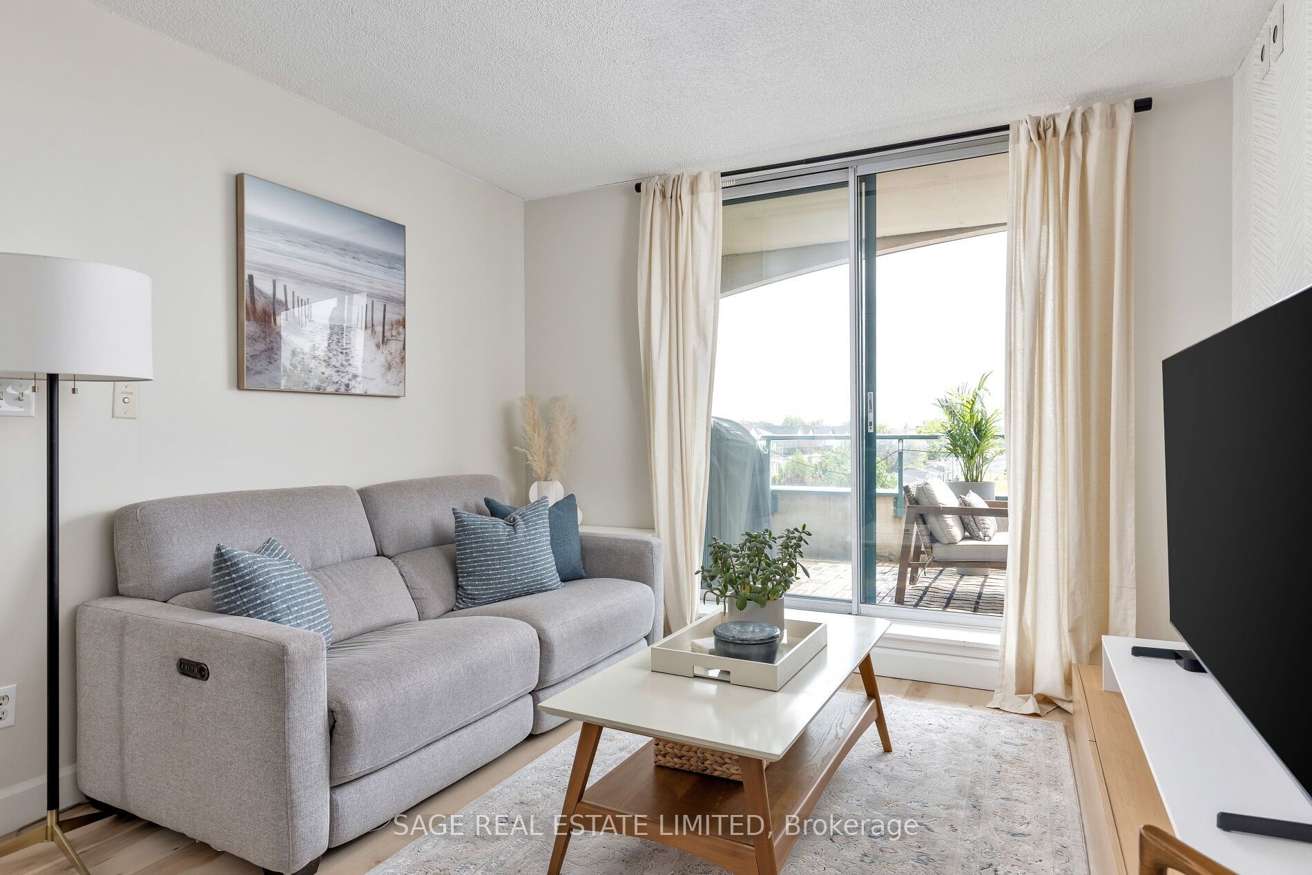 1765 Queen Street E 401, Toronto, ON M4L 3Z2