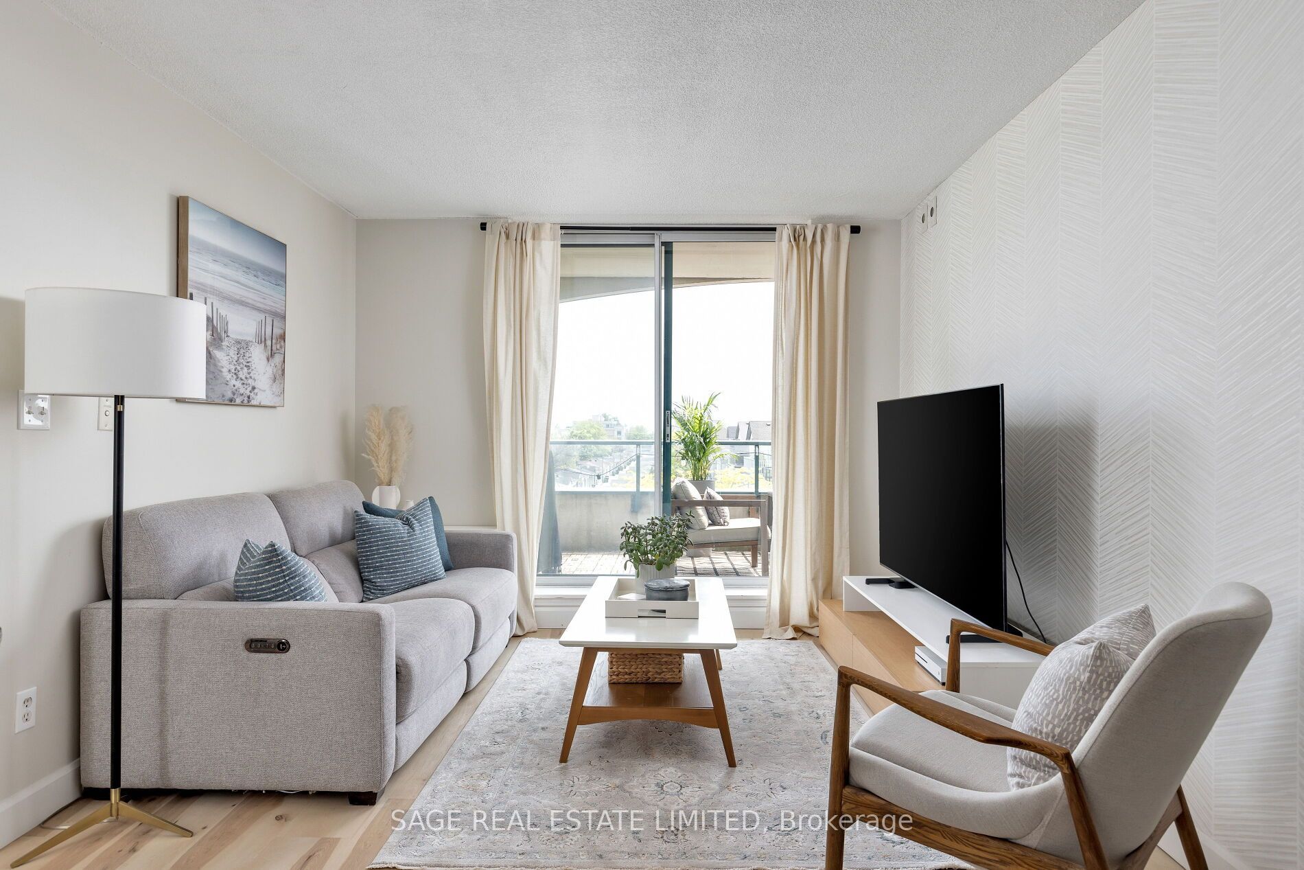 1765 Queen Street E 401, Toronto, ON M4L 3Z2 photo 3