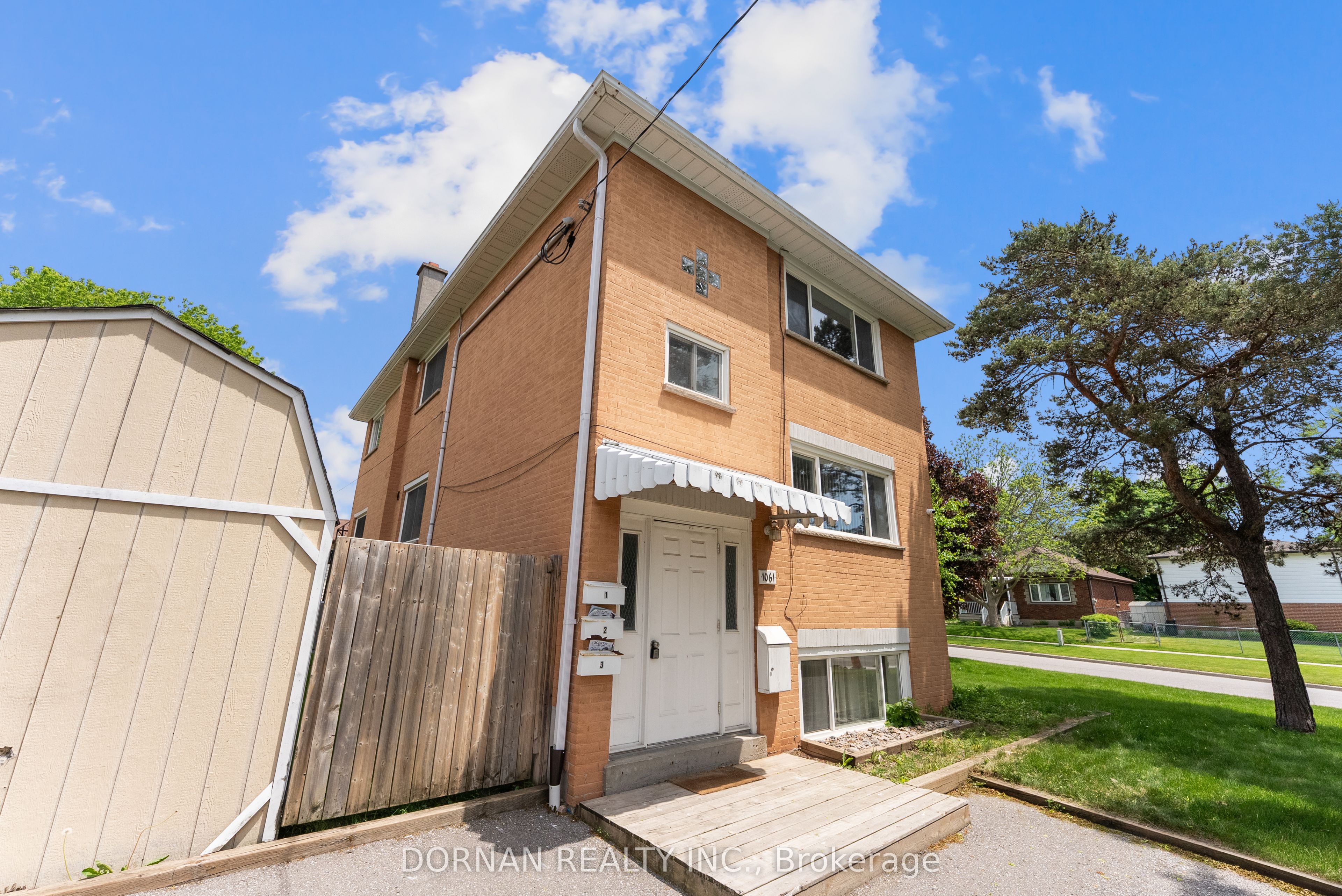 1061 Ravine Road 3, Oshawa, ON L1H 4C9 photo 2