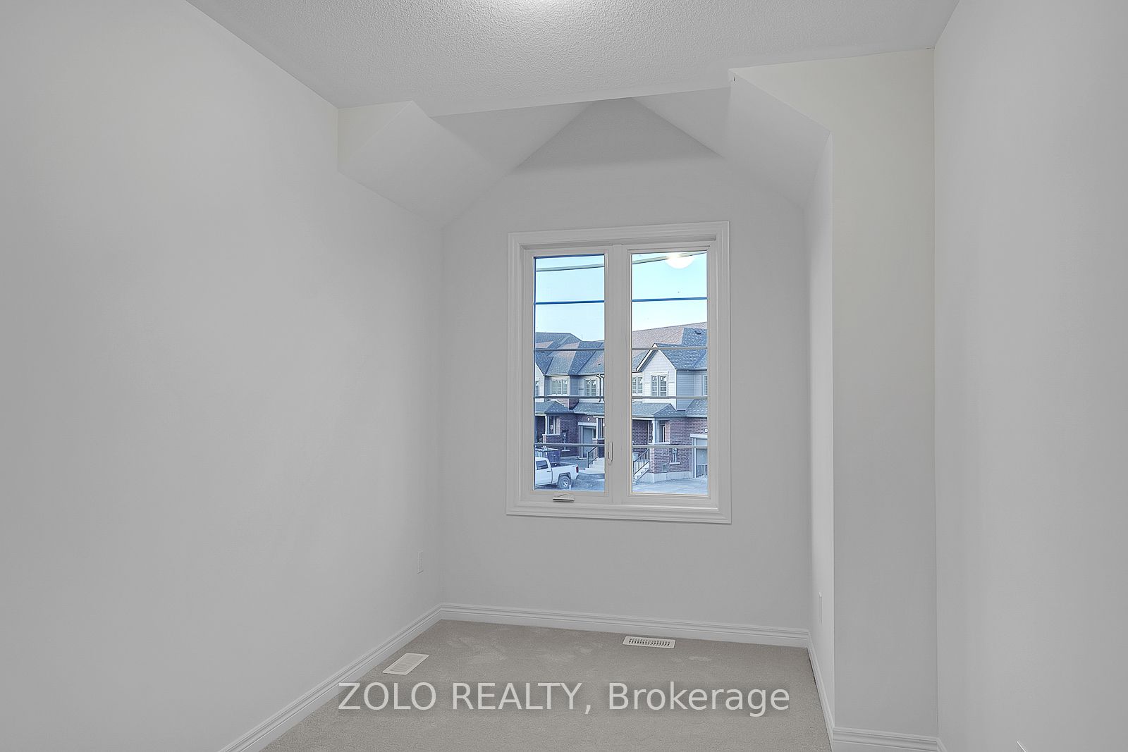 79 Bayardo Drive Room, Oshawa, ON L1L 0V2 photo 4