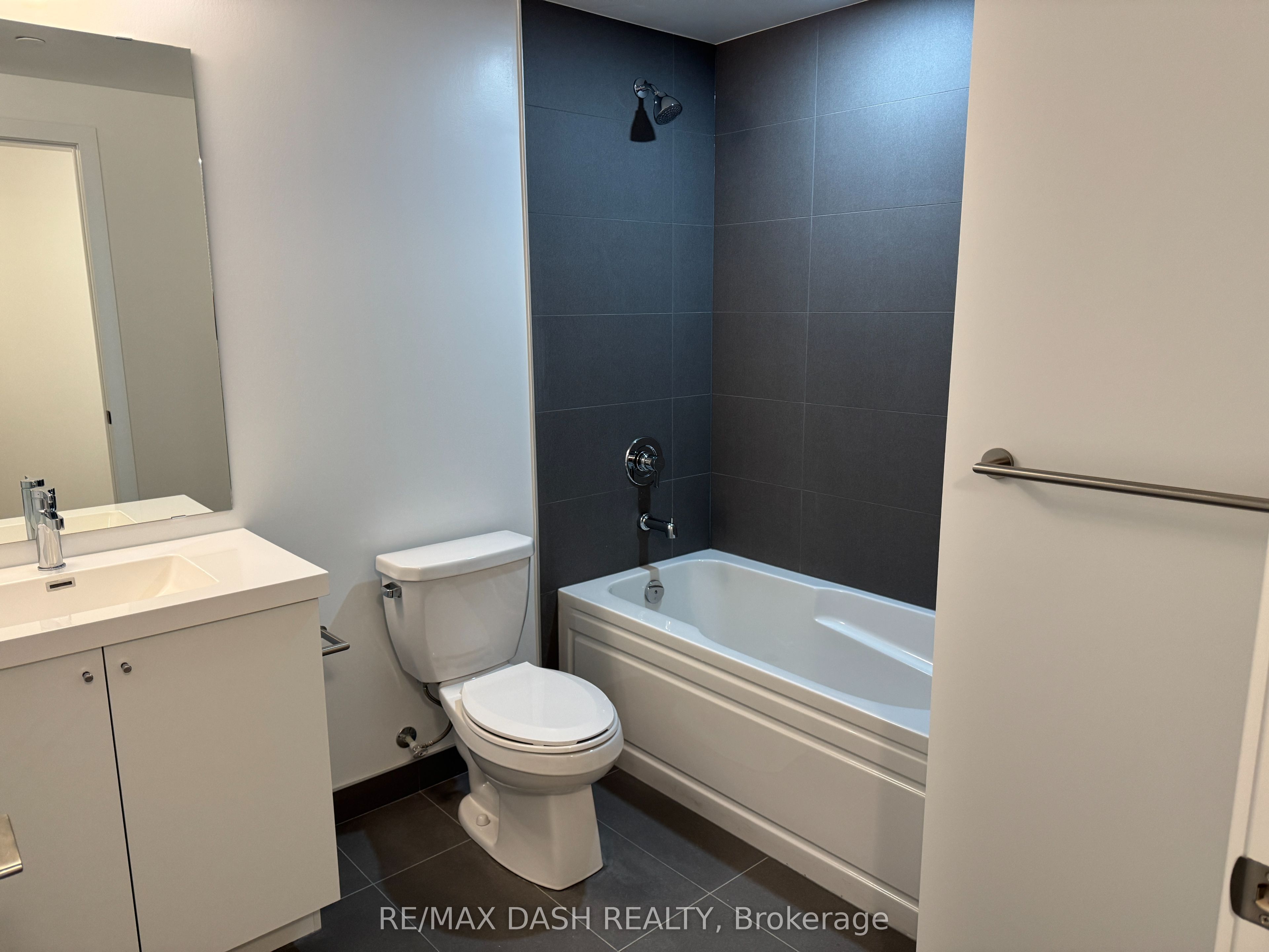 2545 Simcoe Street N 1138, Oshawa, ON L1L 0W3 photo 3