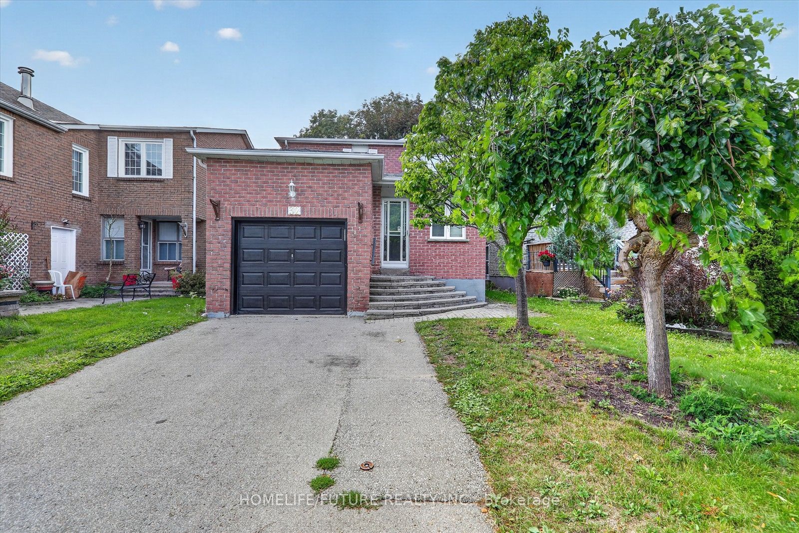 32 Marshall Crescent, Ajax, ON L1T 2N5 photo 2