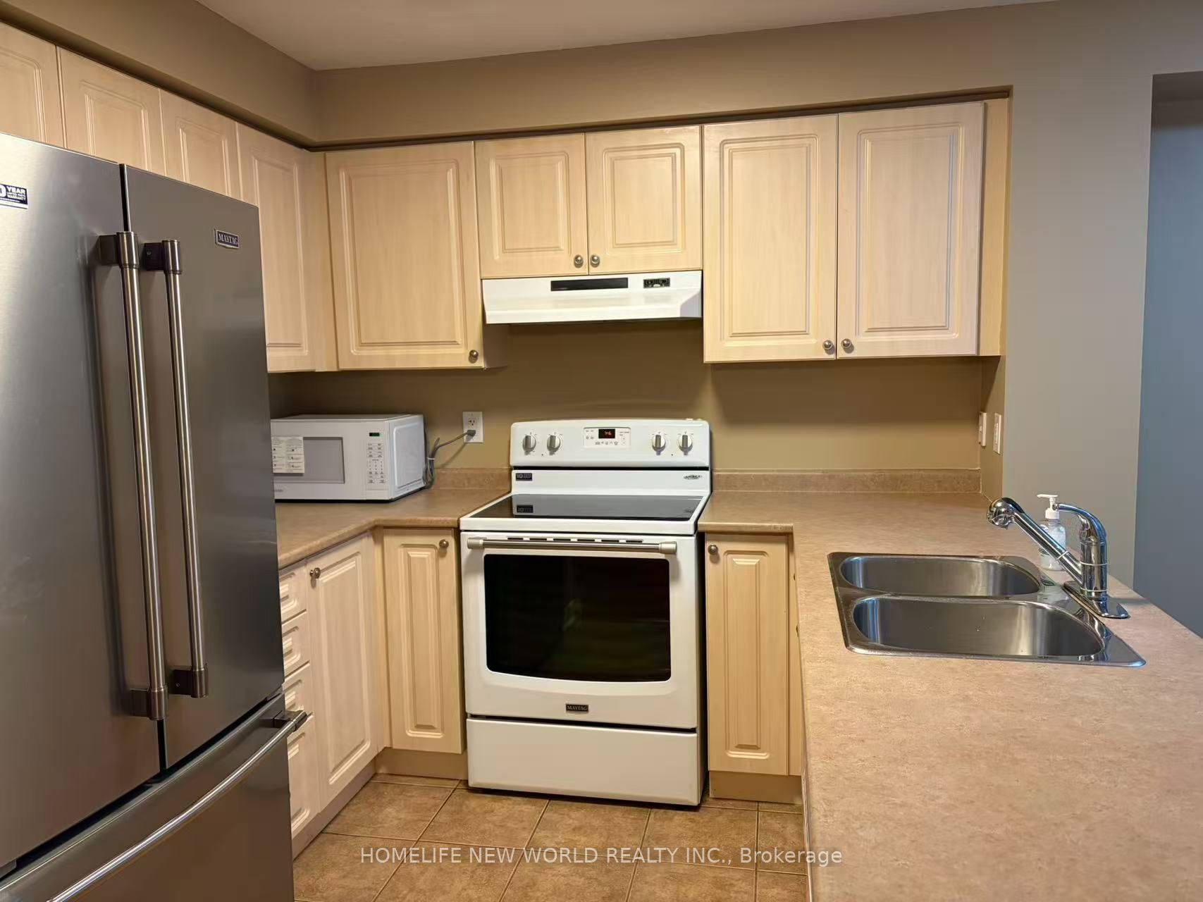 72 Keywood Street, Ajax, ON L1Z 2E4 photo 3