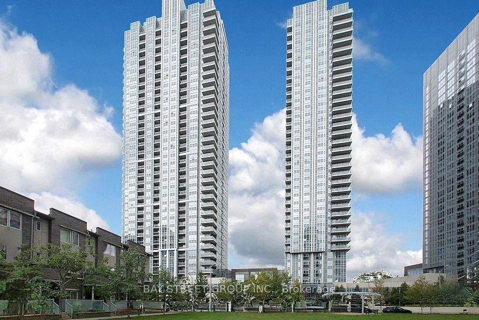 275 Village Green Square 2123, Toronto, ON M1S 0L8