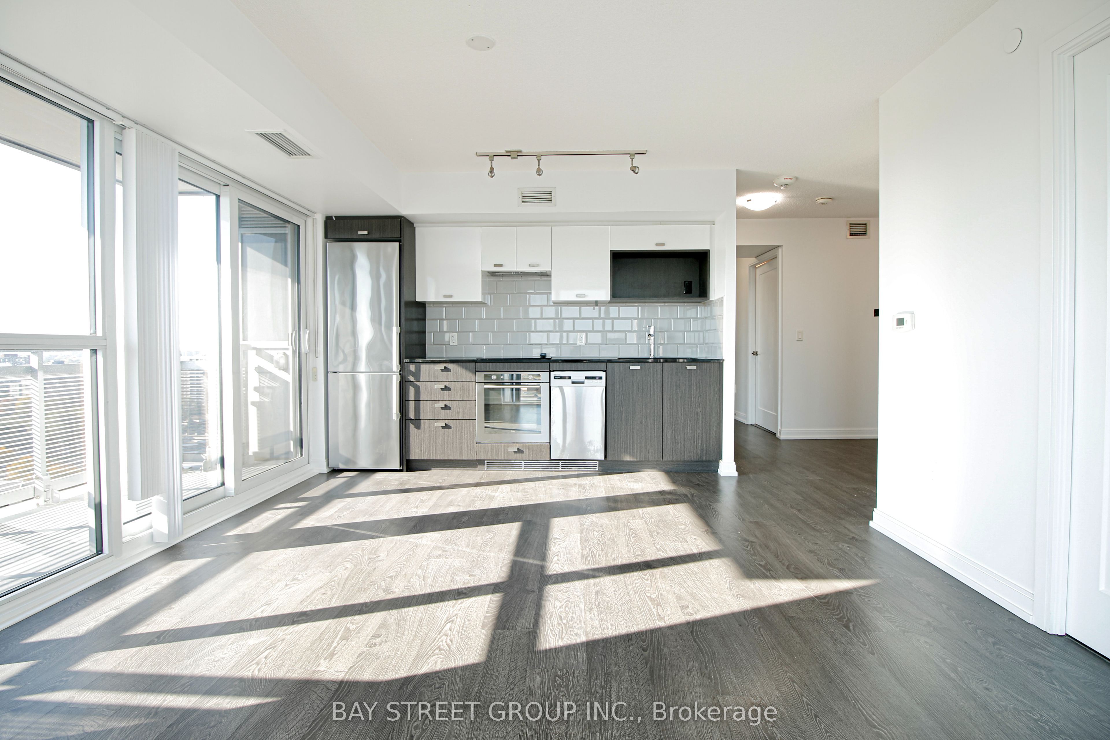275 Village Green Square 2123, Toronto, ON M1S 0L8 photo 5
