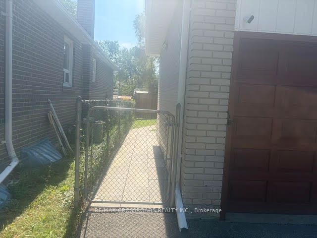 65 Romulus Drive, Toronto, ON M1K 4C1 photo 2