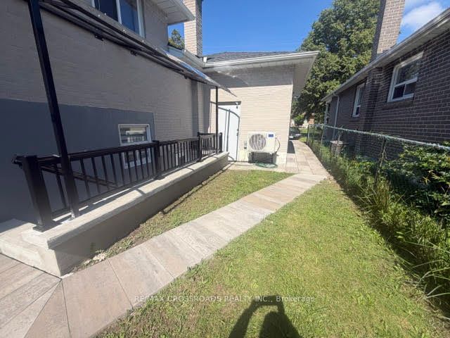 65 Romulus Drive, Toronto, ON M1K 4C1 photo 3