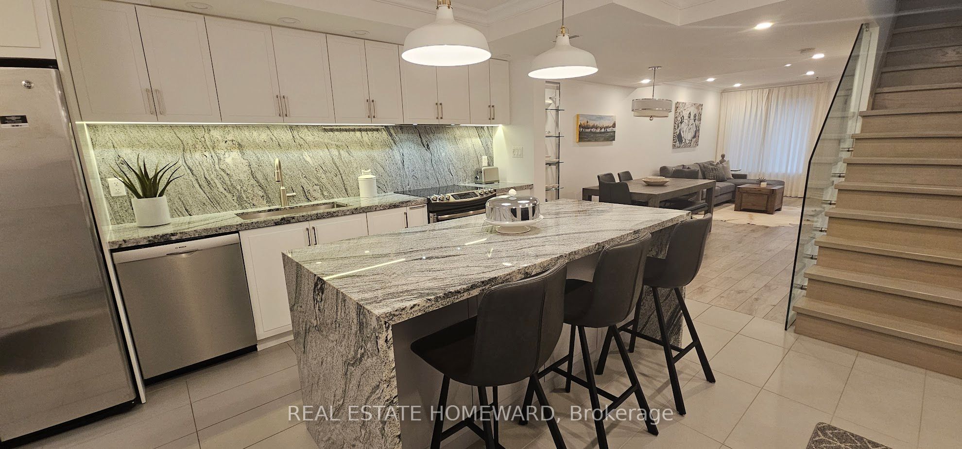 122 Glen Manor Drive 5, Toronto, ON M4E 2X6