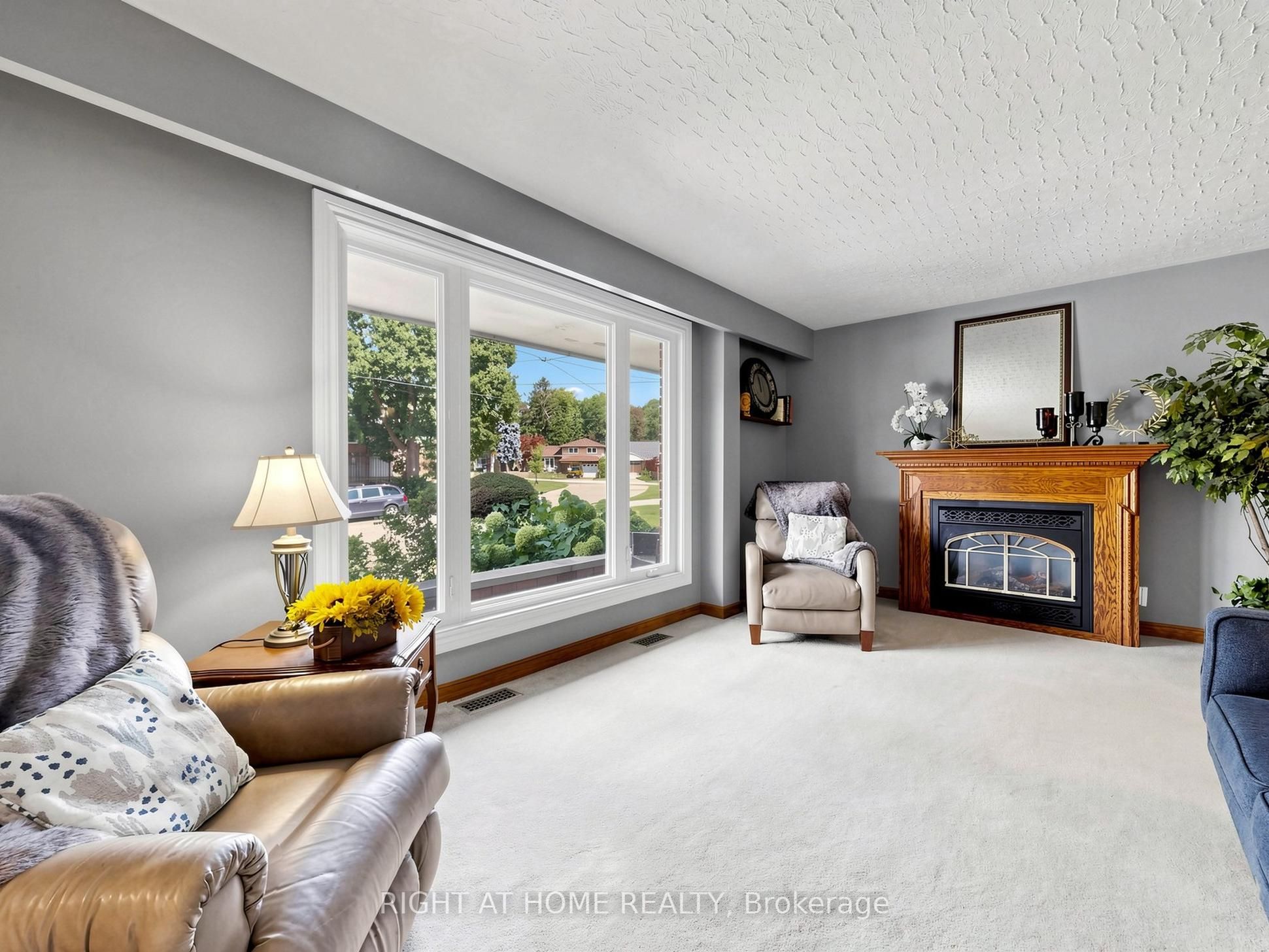 479 Bernhard Crescent, Oshawa, ON L1G 2B7 photo 3