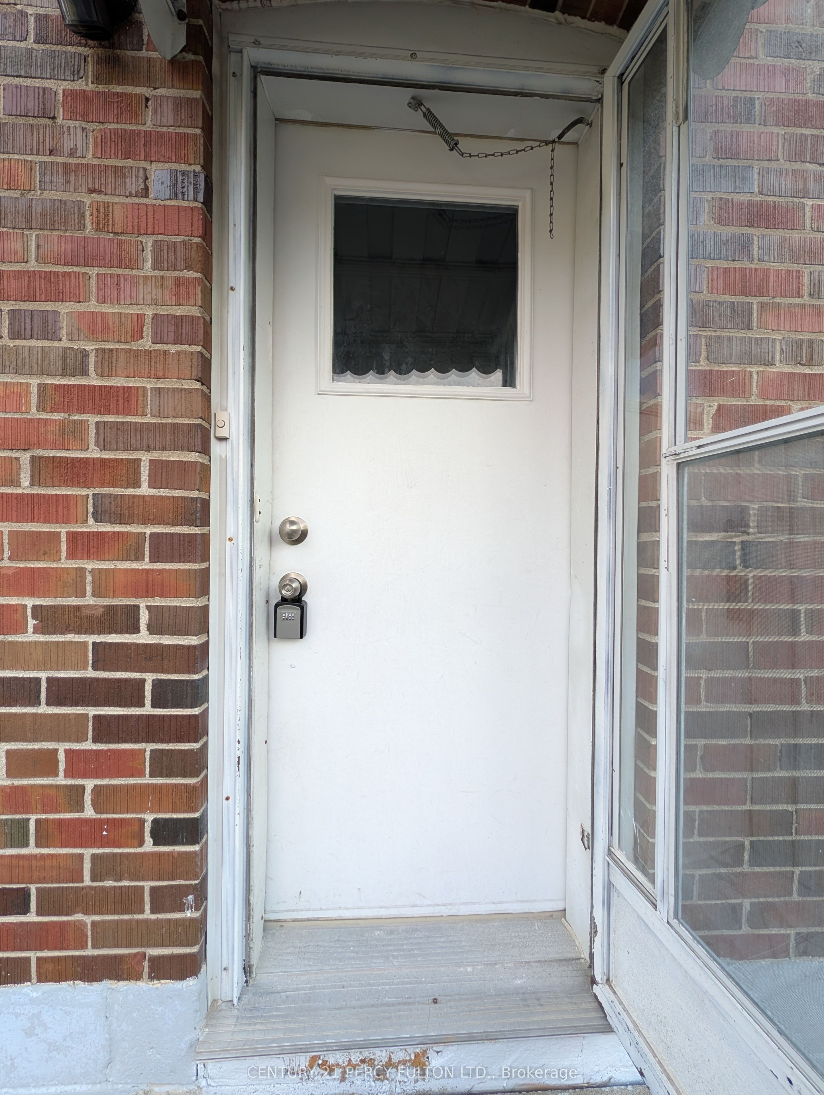 270 Wilson Road S, Oshawa, ON L1H 6C5 photo 2