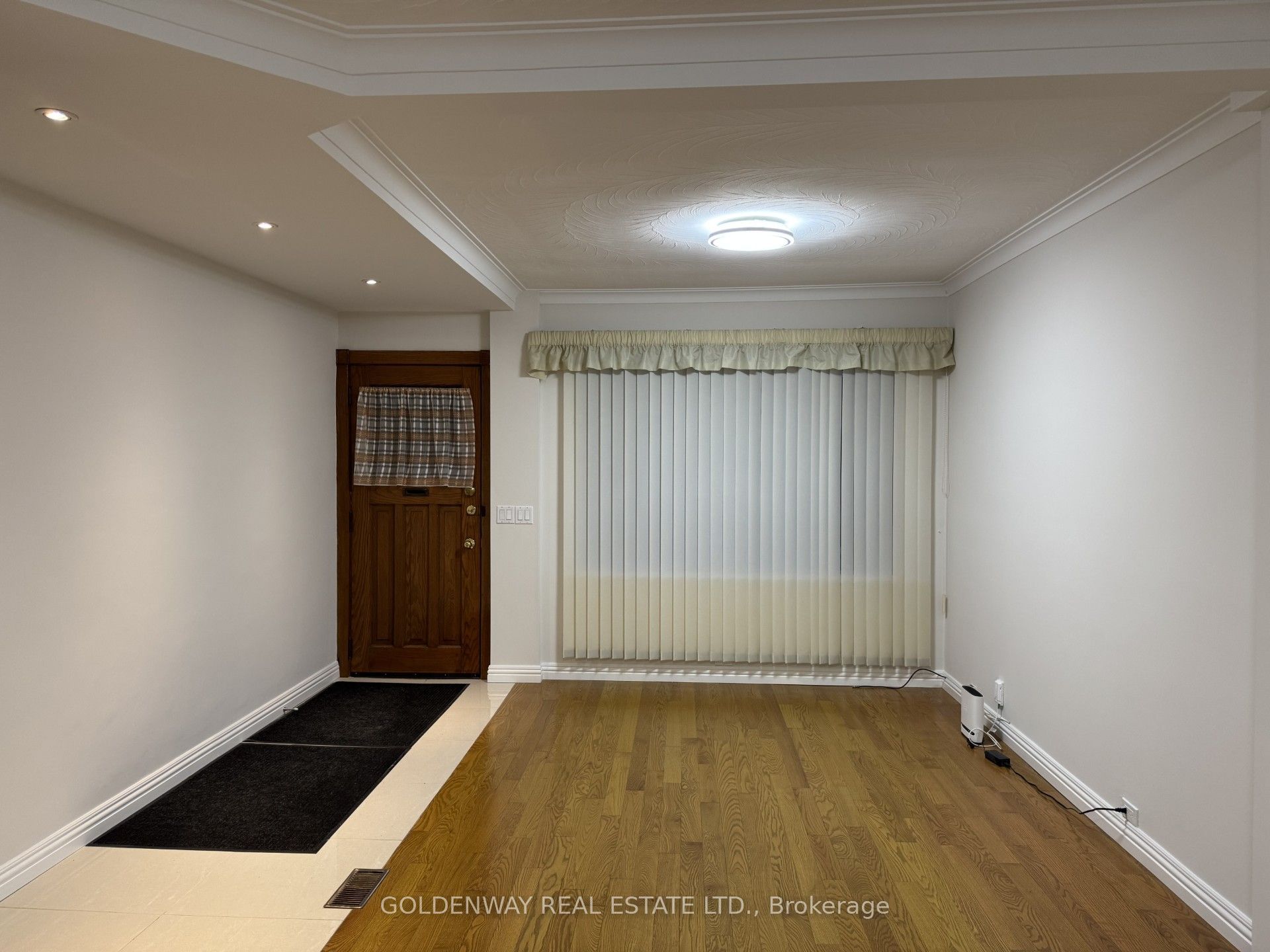 327 Springdale Boulevard, Toronto, ON M4C 2A3 photo 3