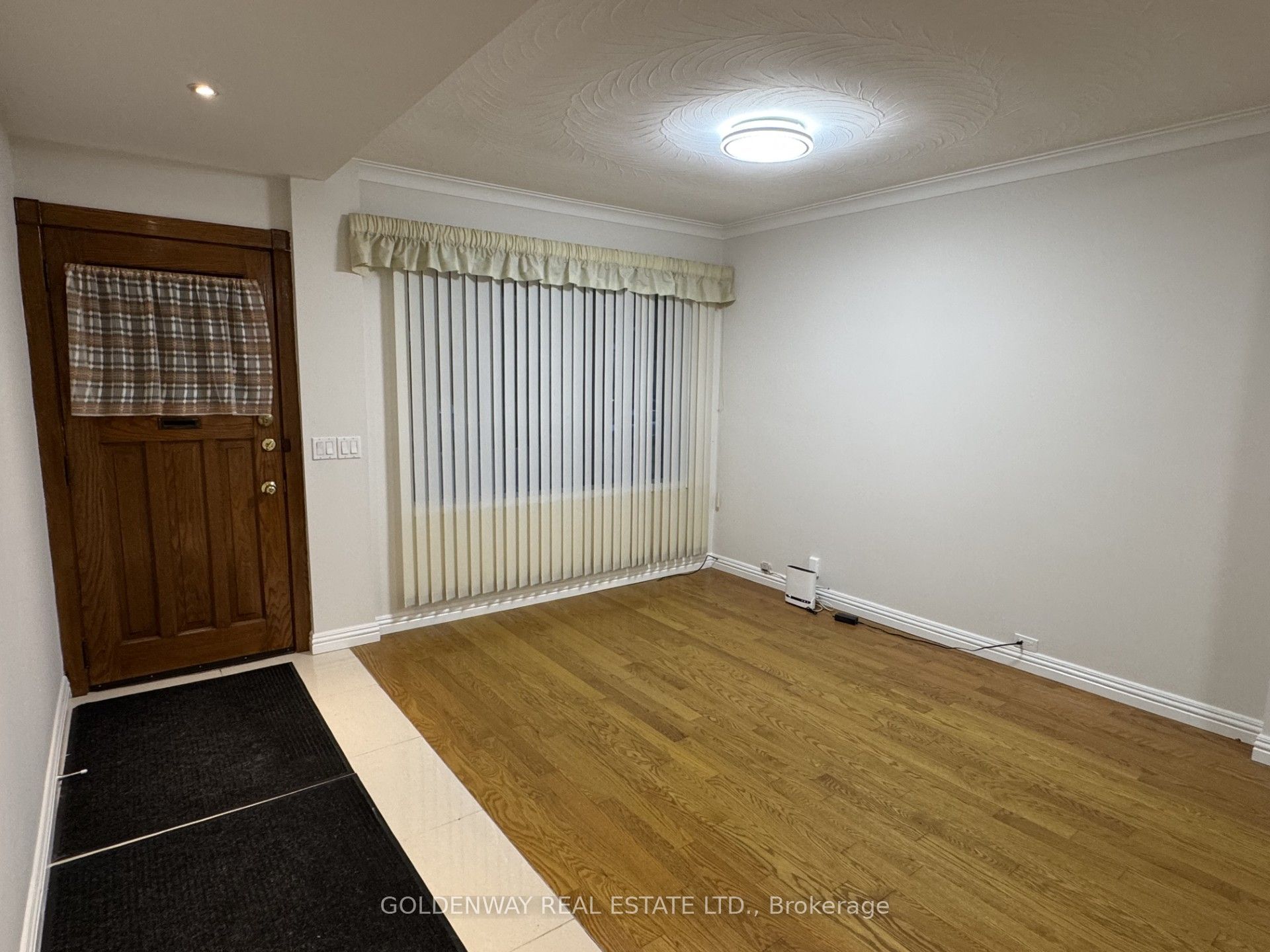 327 Springdale Boulevard, Toronto, ON M4C 2A3 photo 4