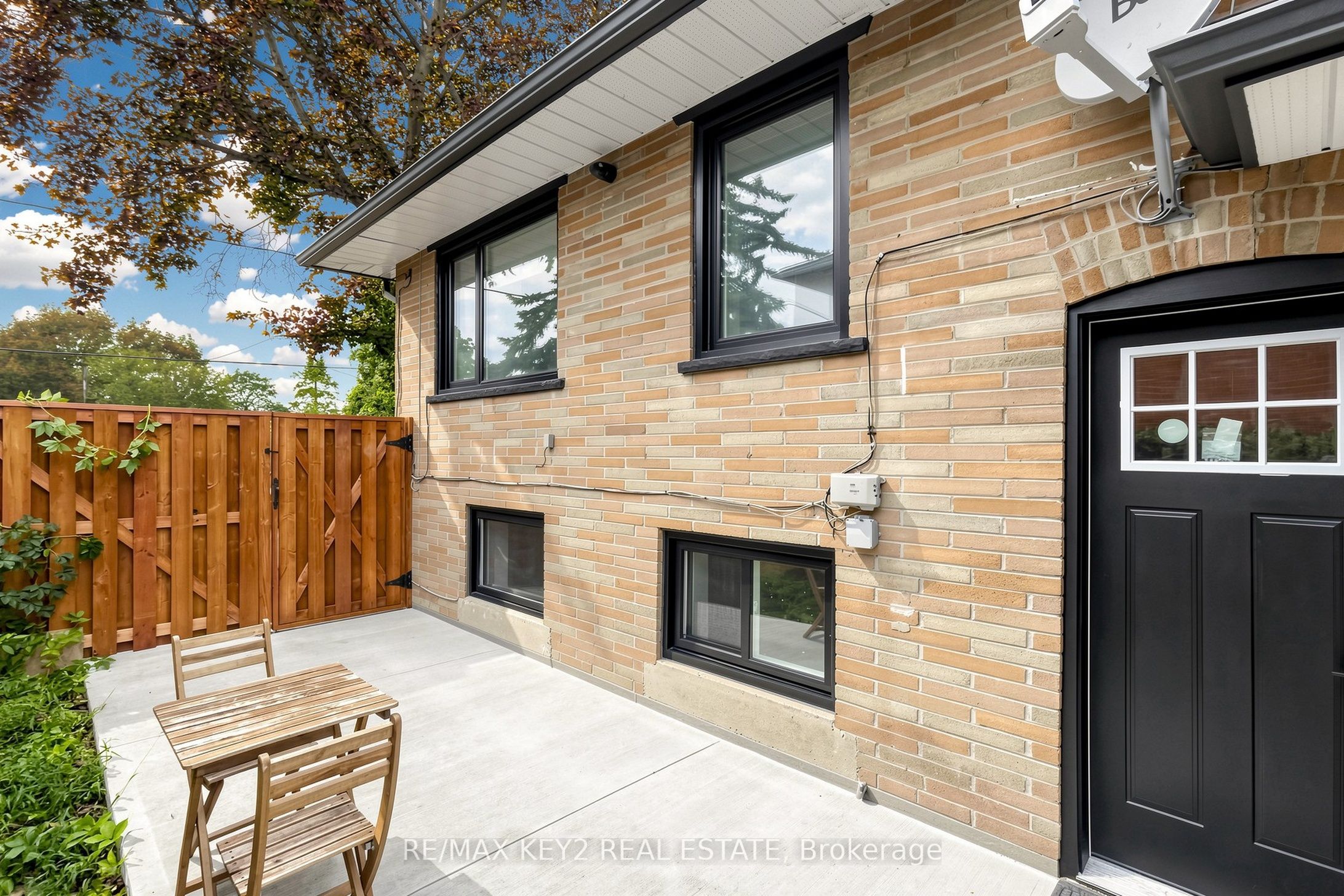 707 Walnut Street W, Whitby, ON L1N 2W9