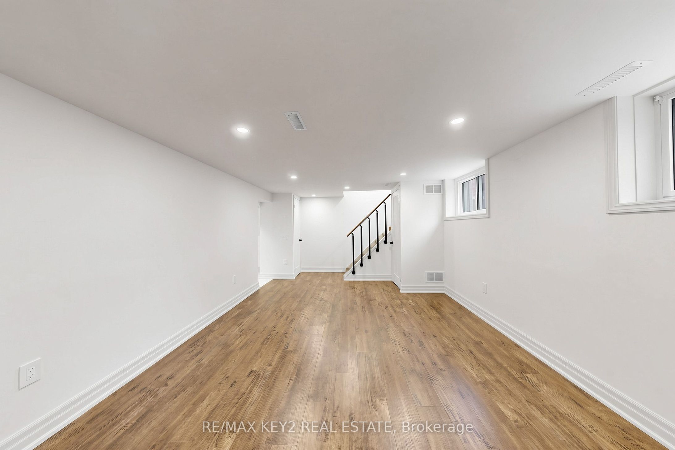 707 Walnut Street W, Whitby, ON L1N 2W9 photo 2
