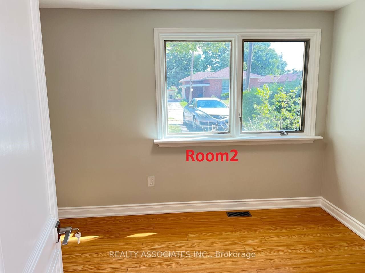 60 Beacham Crescent Lower, Toronto, ON M1T 1N1 photo 3