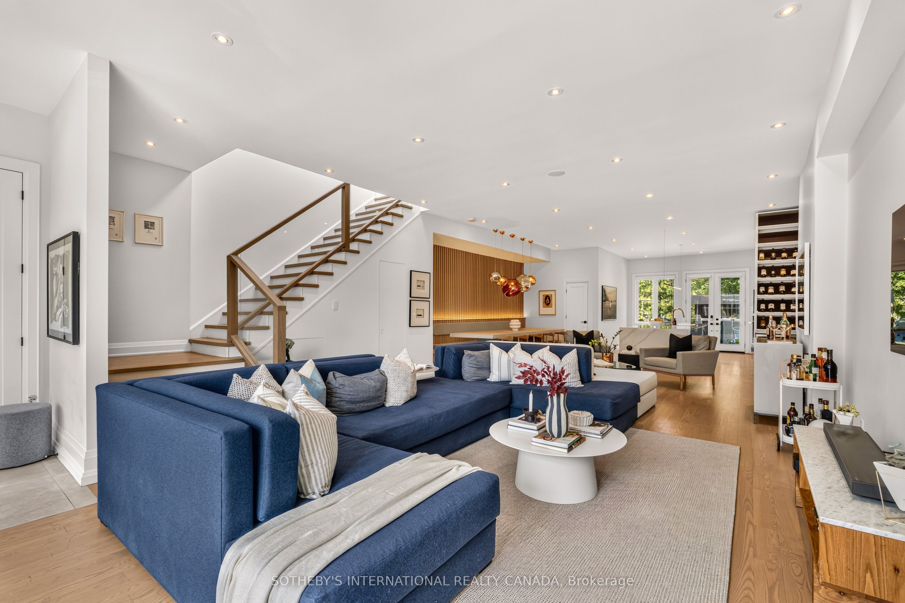 1572 Dundas Street E, Toronto, ON M4L 1K8