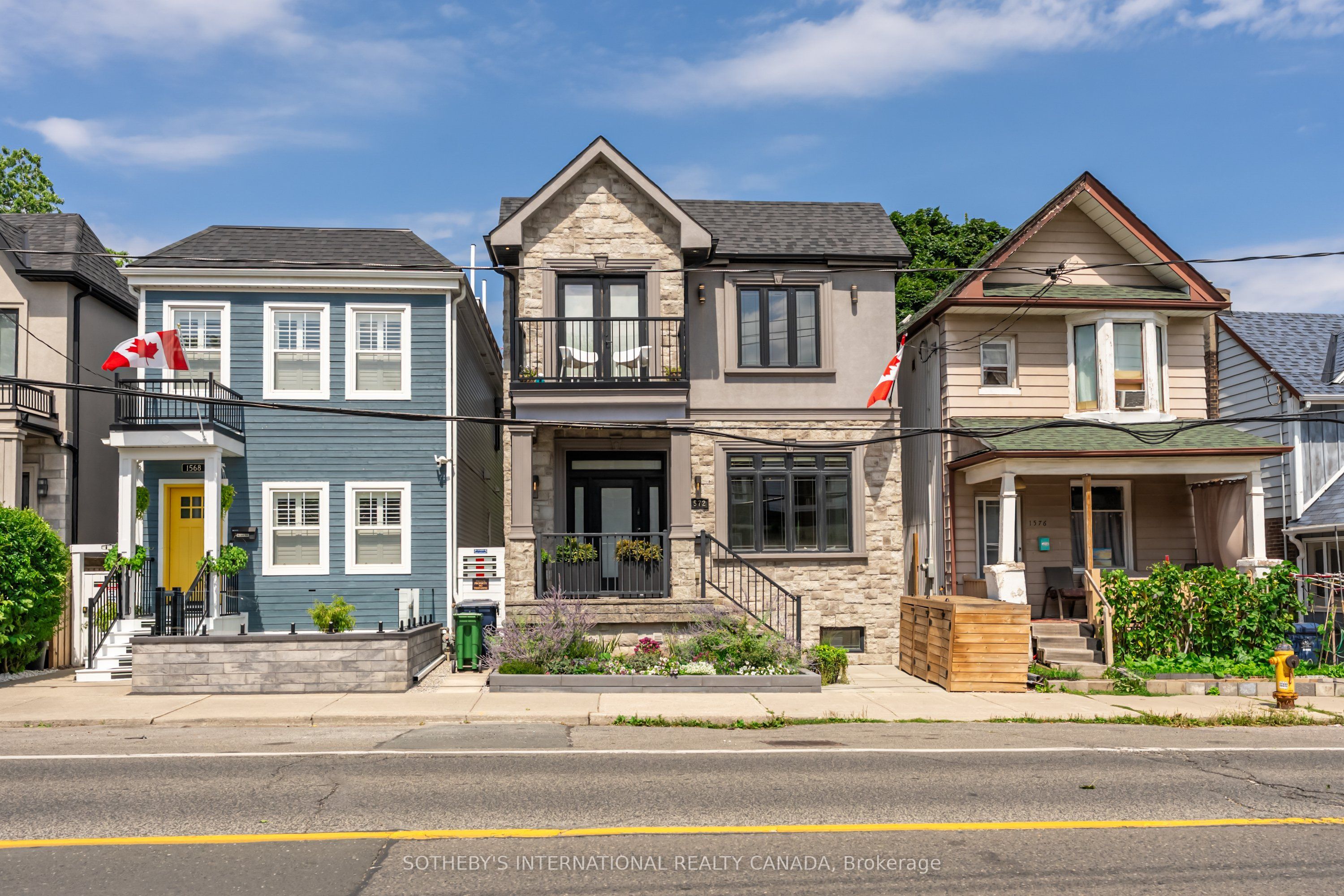 1572 Dundas Street E, Toronto, ON M4L 1K8 photo 2