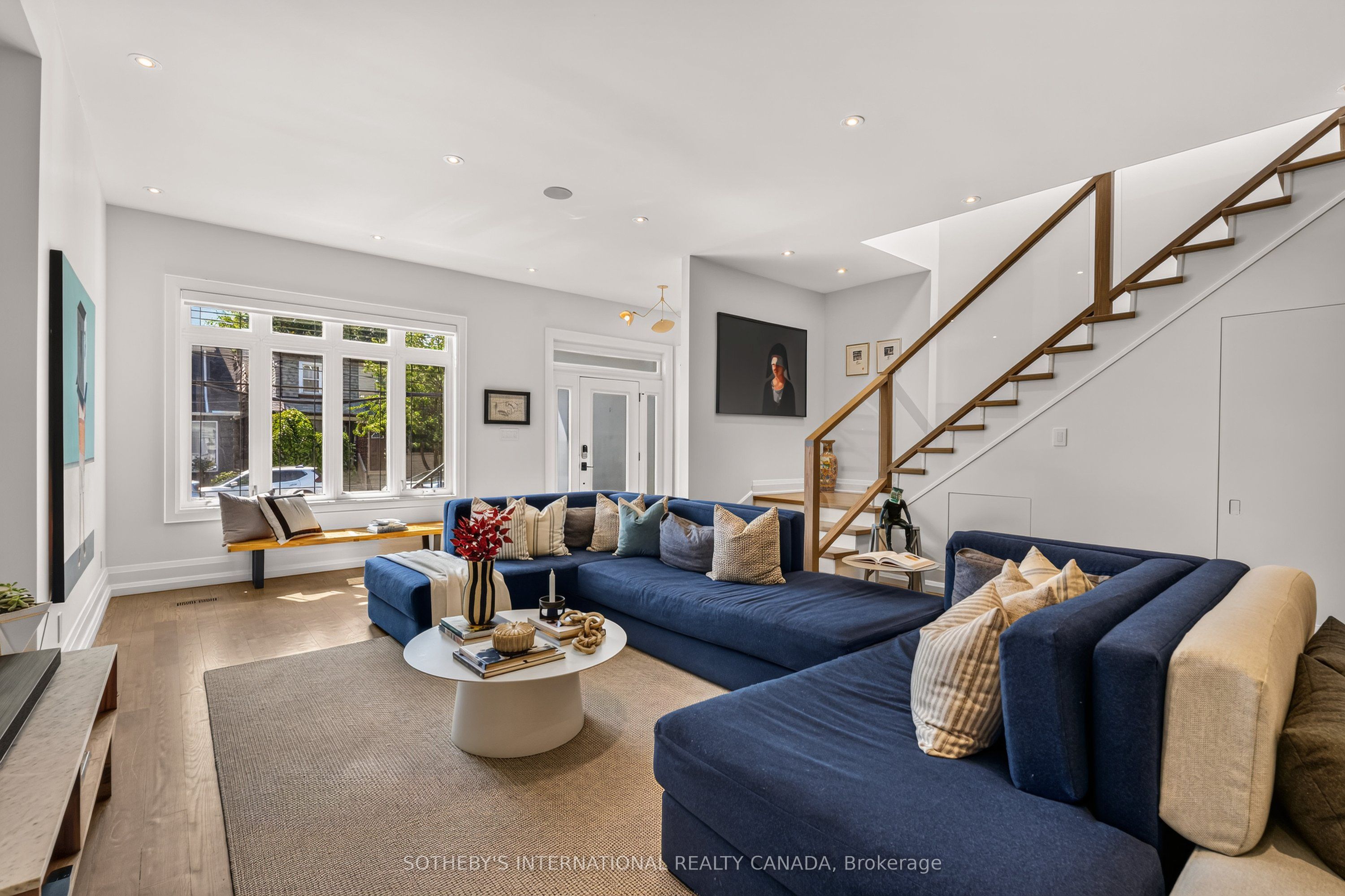 1572 Dundas Street E, Toronto, ON M4L 1K8 photo 3