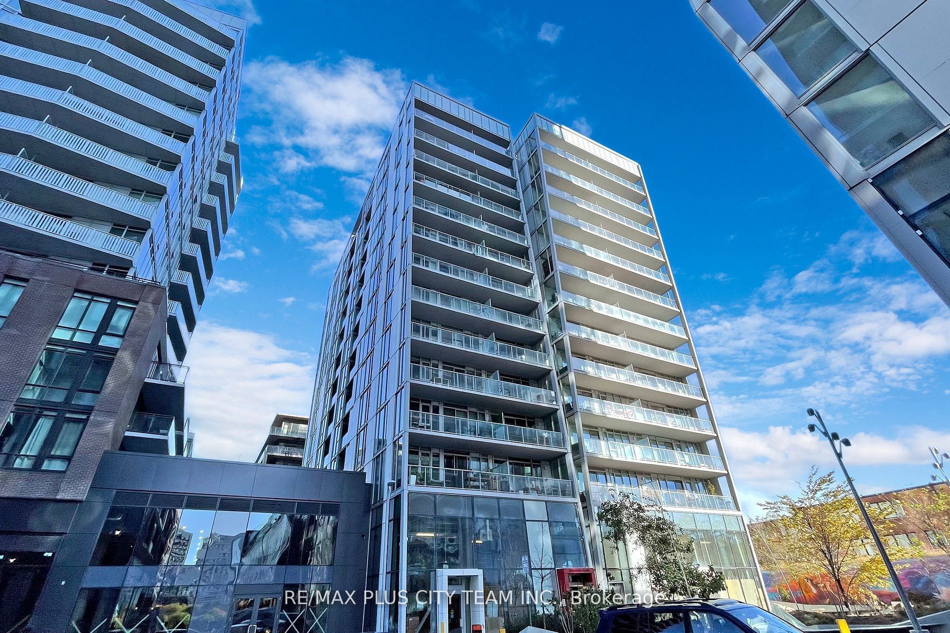 25 Baseball Place 903, Toronto, ON M4M 0E7