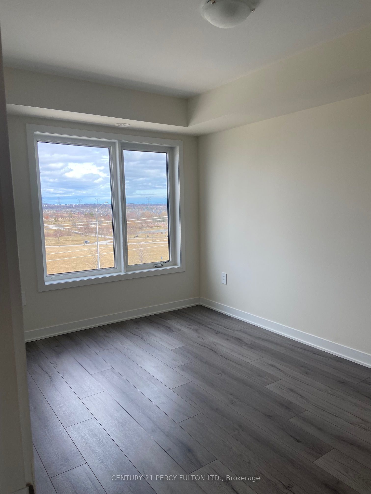 1695 Dersan Street 205, Pickering, ON L1V 2P8 photo 5