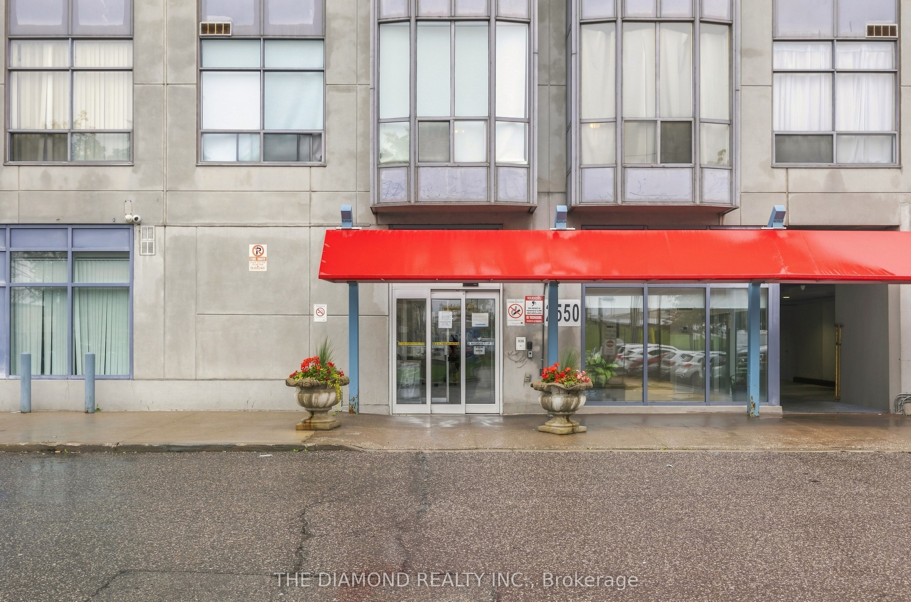 2550 Lawrence Avenue E 816, Toronto, ON M1P 4Z3 photo 5