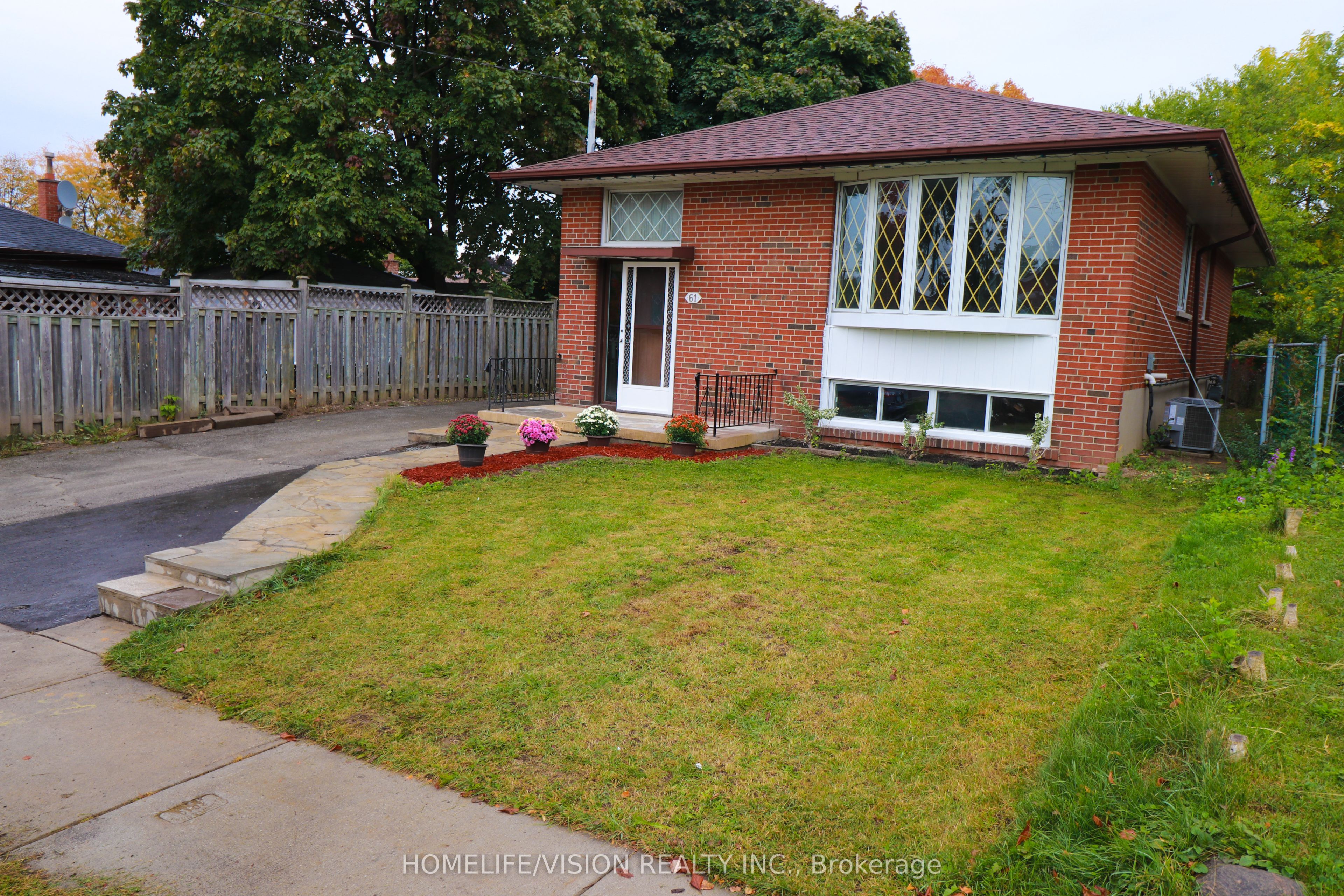 61 Lewiston Road, Toronto, ON M1P 1X8 photo 2