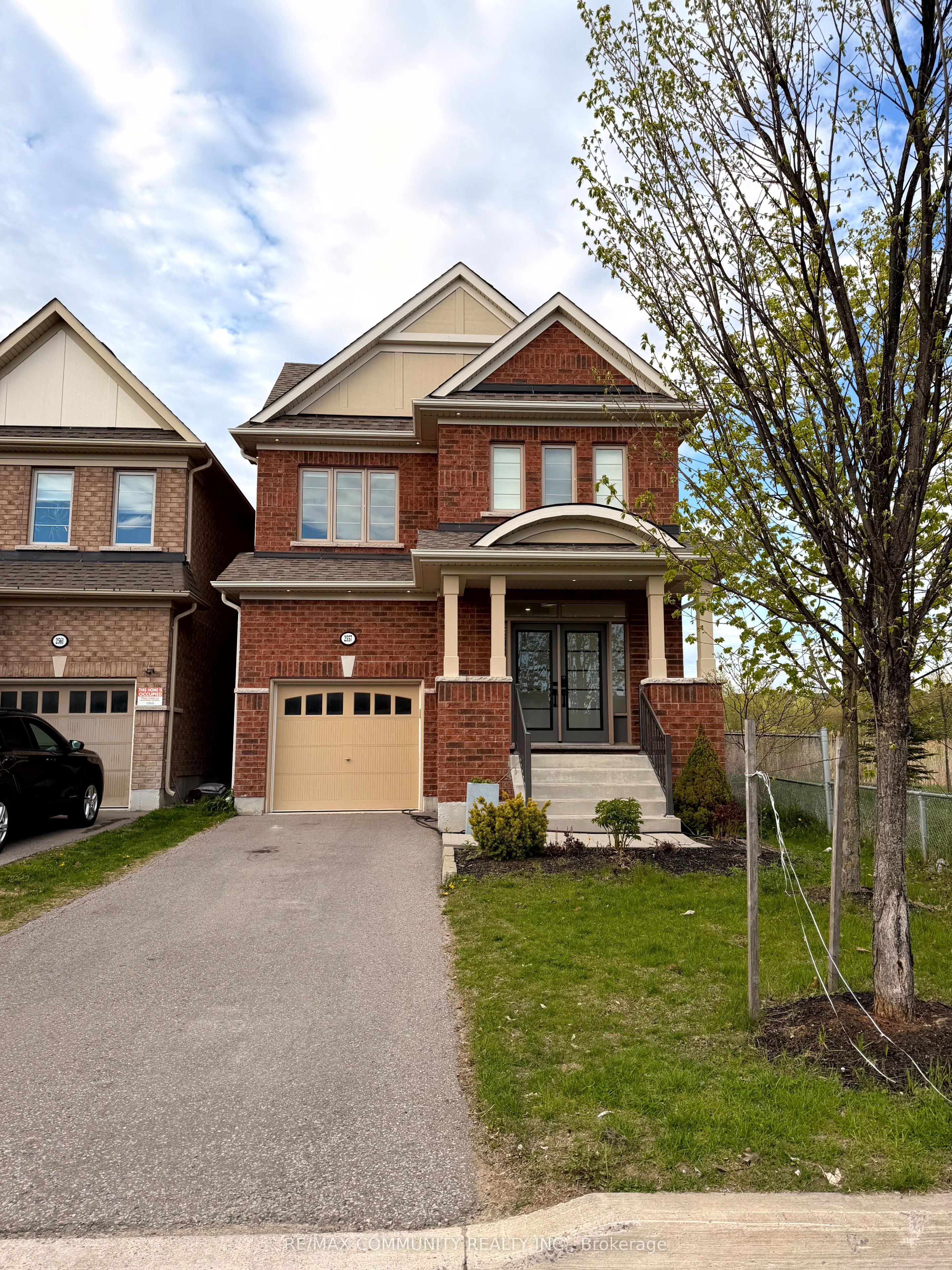 2557 Bandsman Crescent, Oshawa, ON L1L 0M2