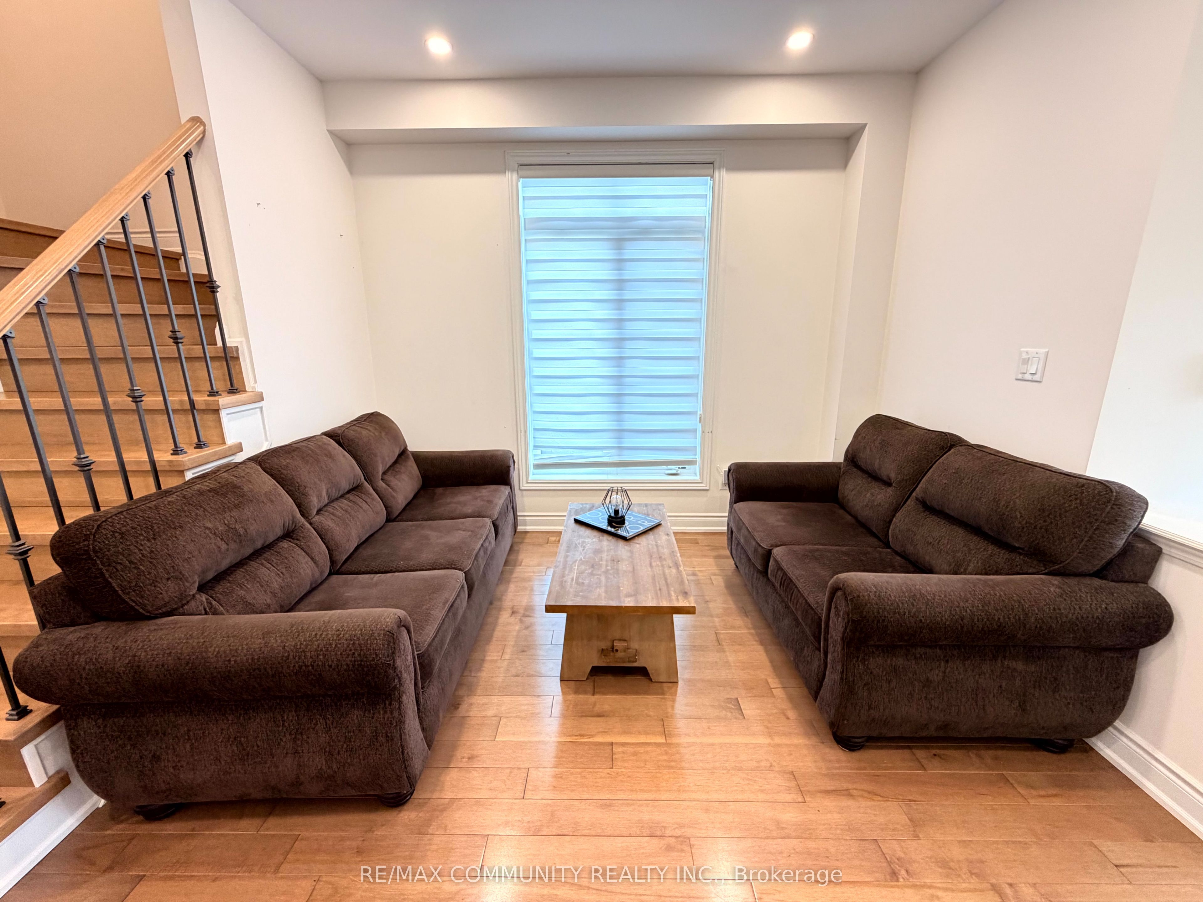 2557 Bandsman Crescent, Oshawa, ON L1L 0M2 photo 3
