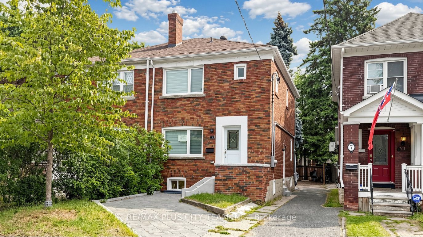 9 Lesmount Avenue Bsmt, Toronto, ON M4J 3V5