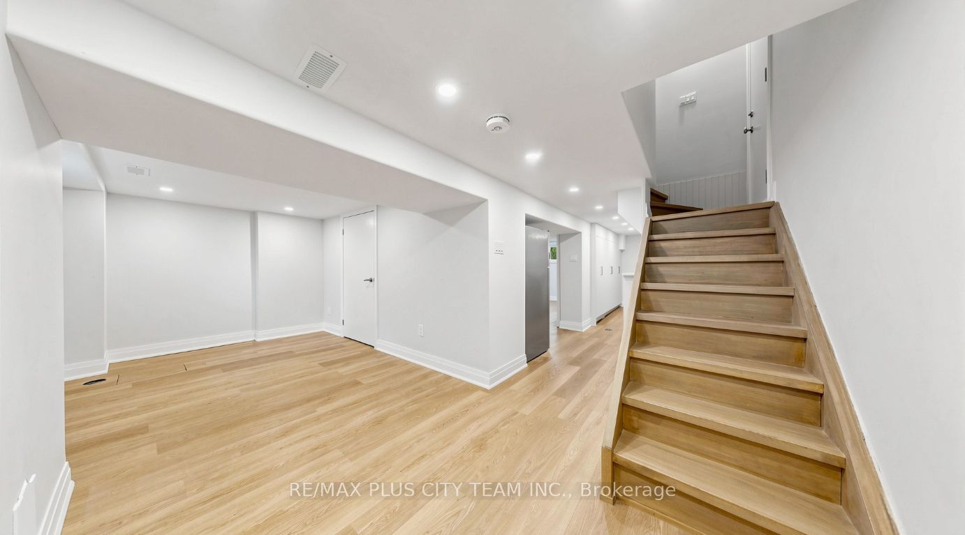9 Lesmount Avenue Bsmt, Toronto, ON M4J 3V5 photo 3