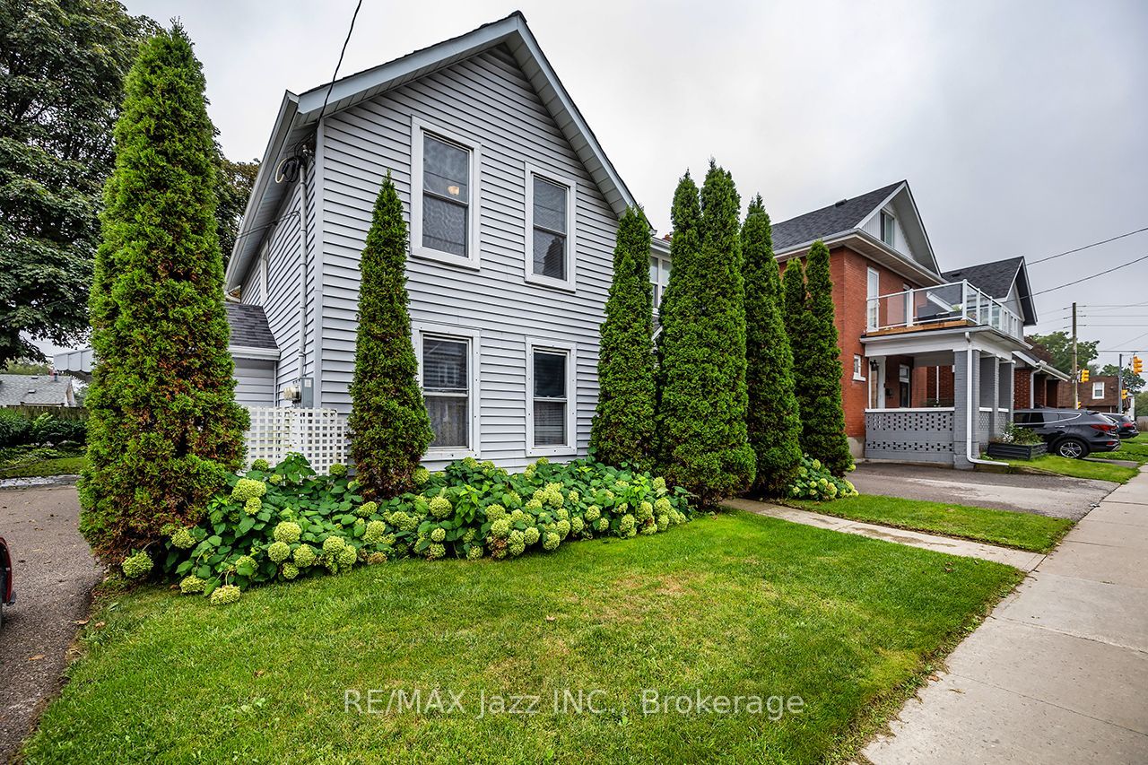 97 Adelaide Avenue E, Oshawa, ON L1G 1Z2