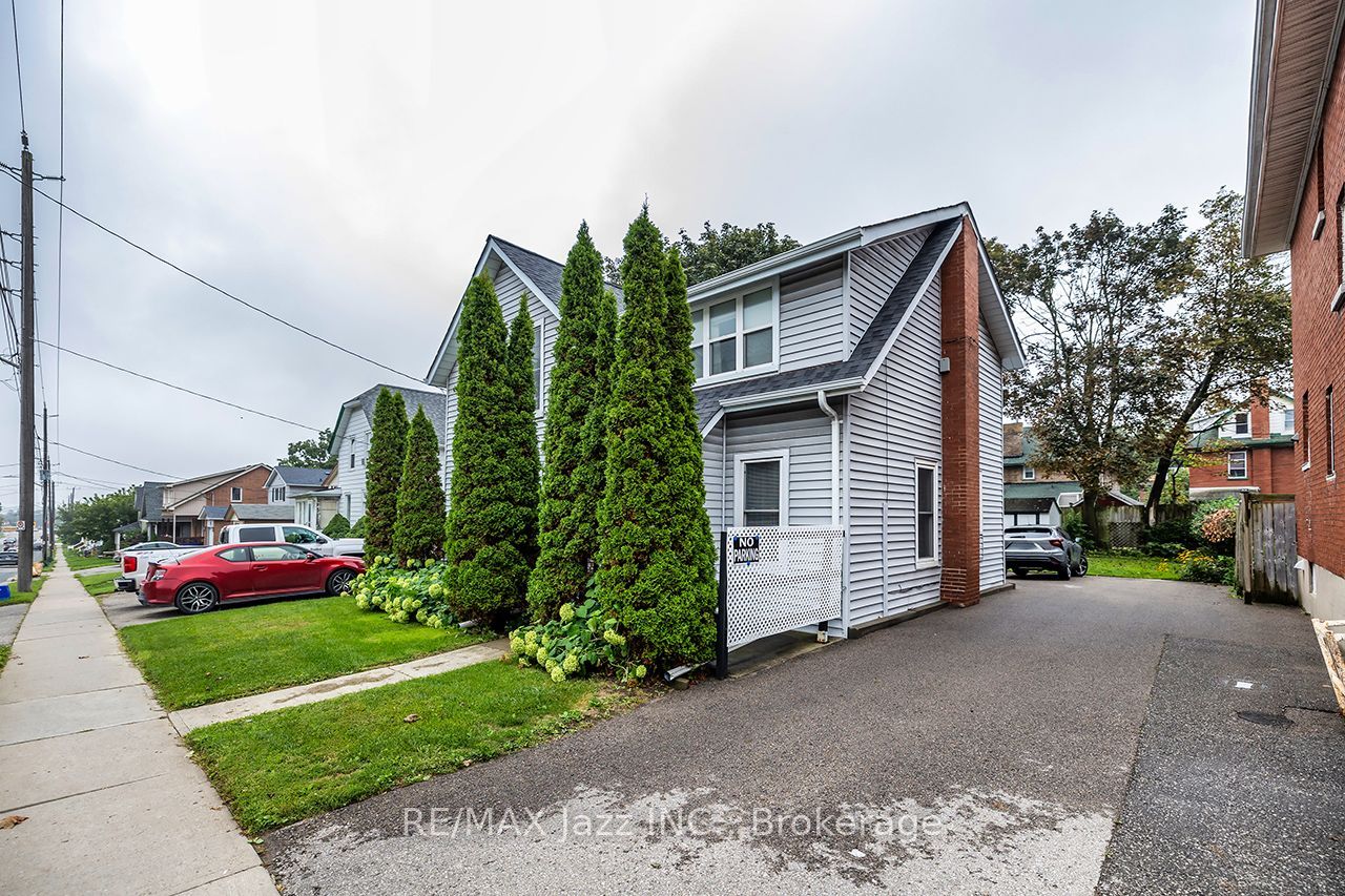 97 Adelaide Avenue E, Oshawa, ON L1G 1Z2 photo 2