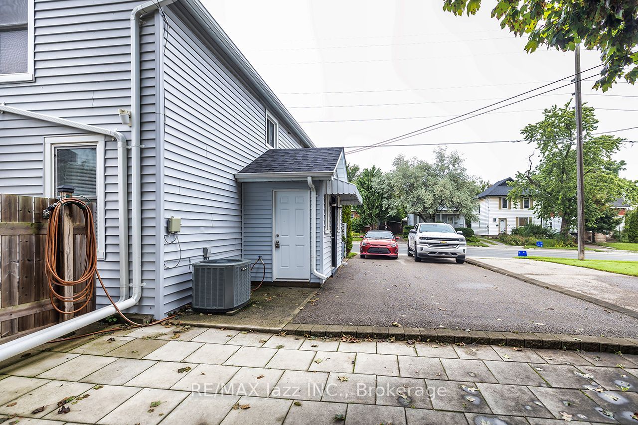 97 Adelaide Avenue E, Oshawa, ON L1G 1Z2 photo 5