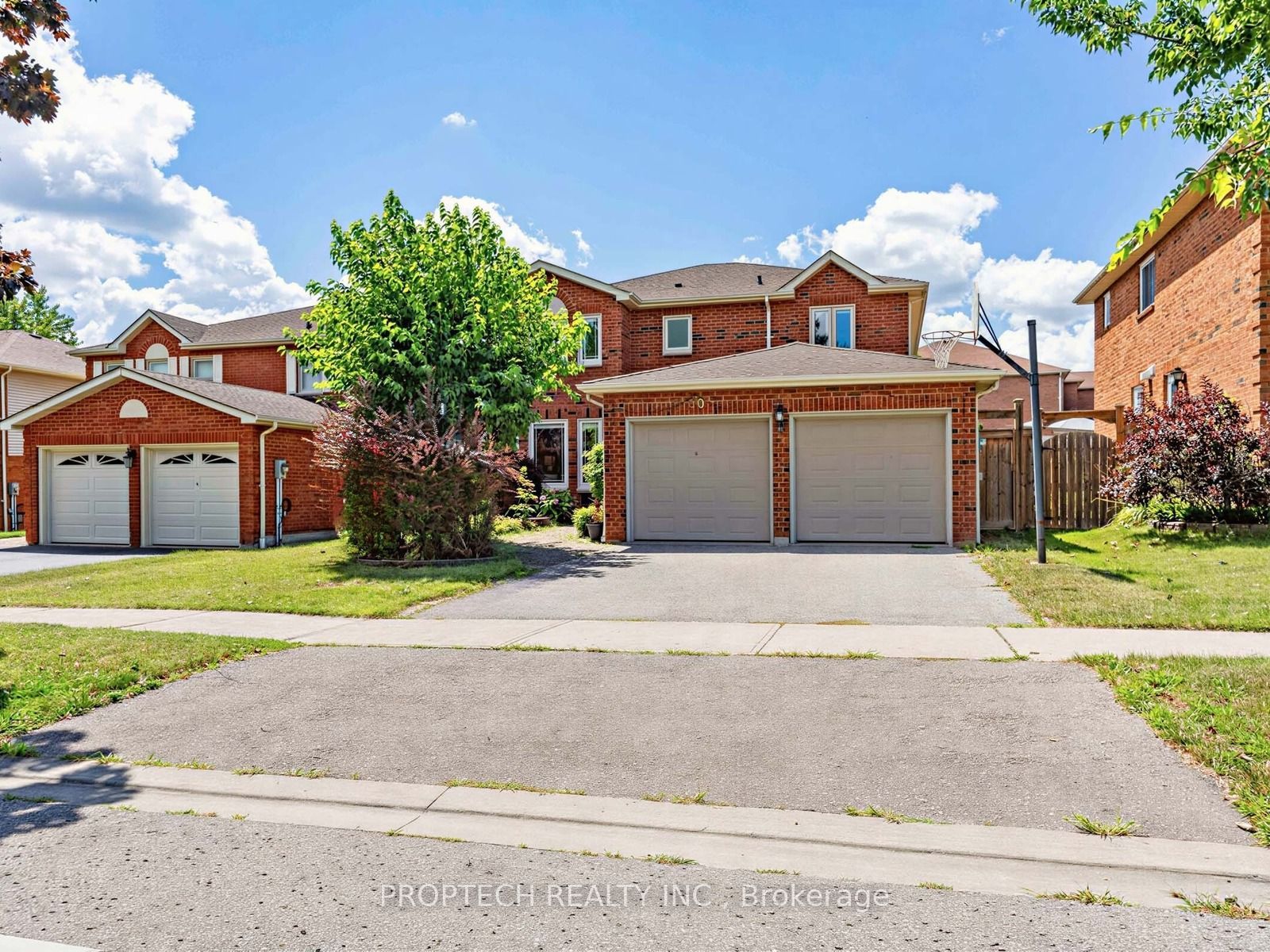 50 Fallingbrook Street, Whitby, ON L1R 1L8