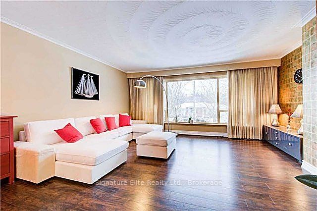 12 Burnview Crescent, Toronto, ON M1H 1B5 photo 2
