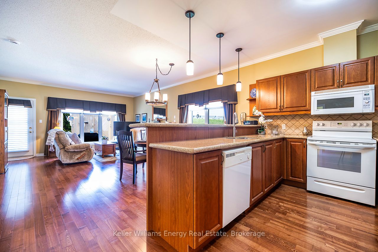 8 Hinkley Trail, Clarington, ON L1B 1P4 photo 2