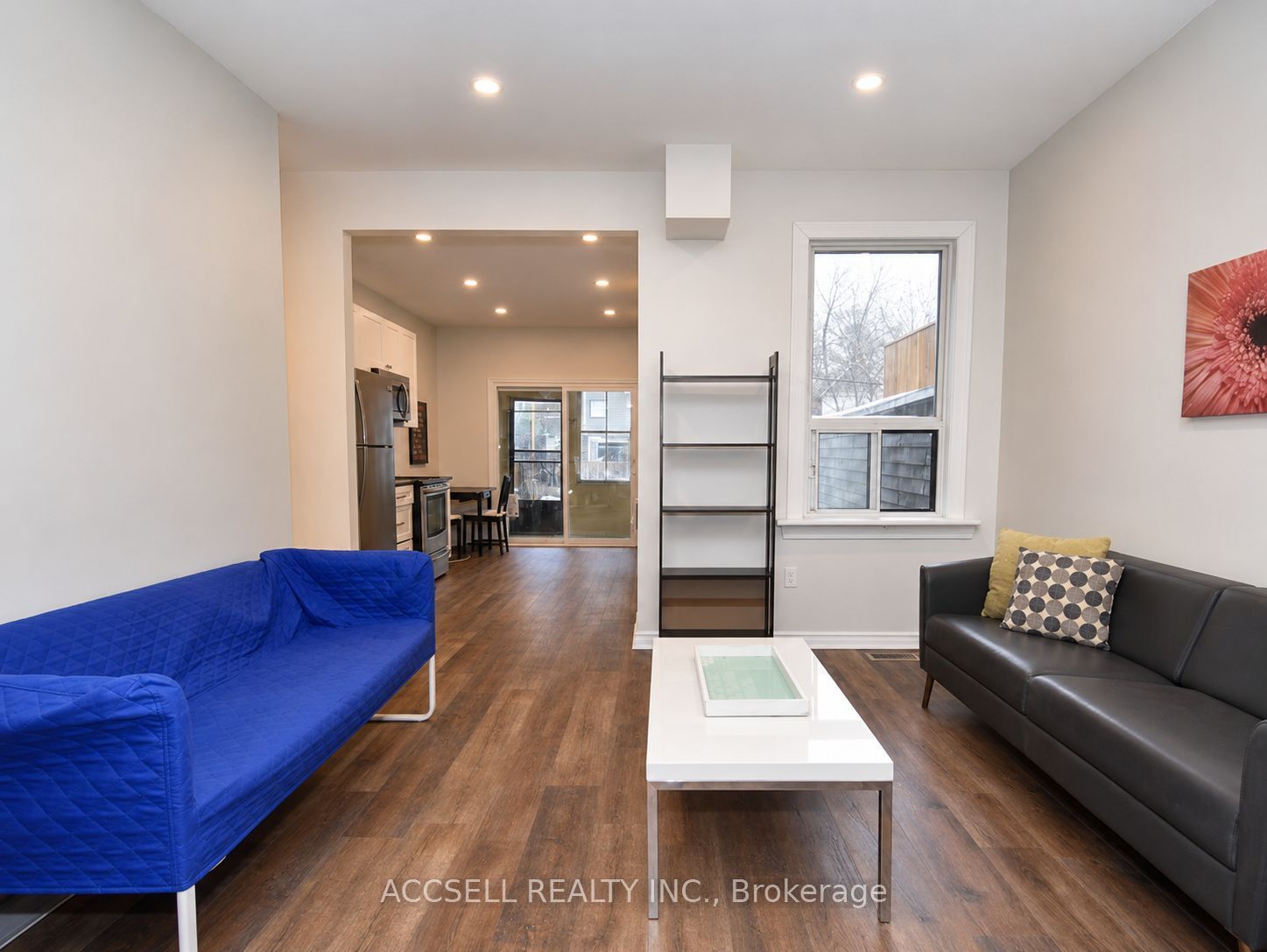325 Greenwood Avenue, Toronto, ON M4L 2R6 photo 2