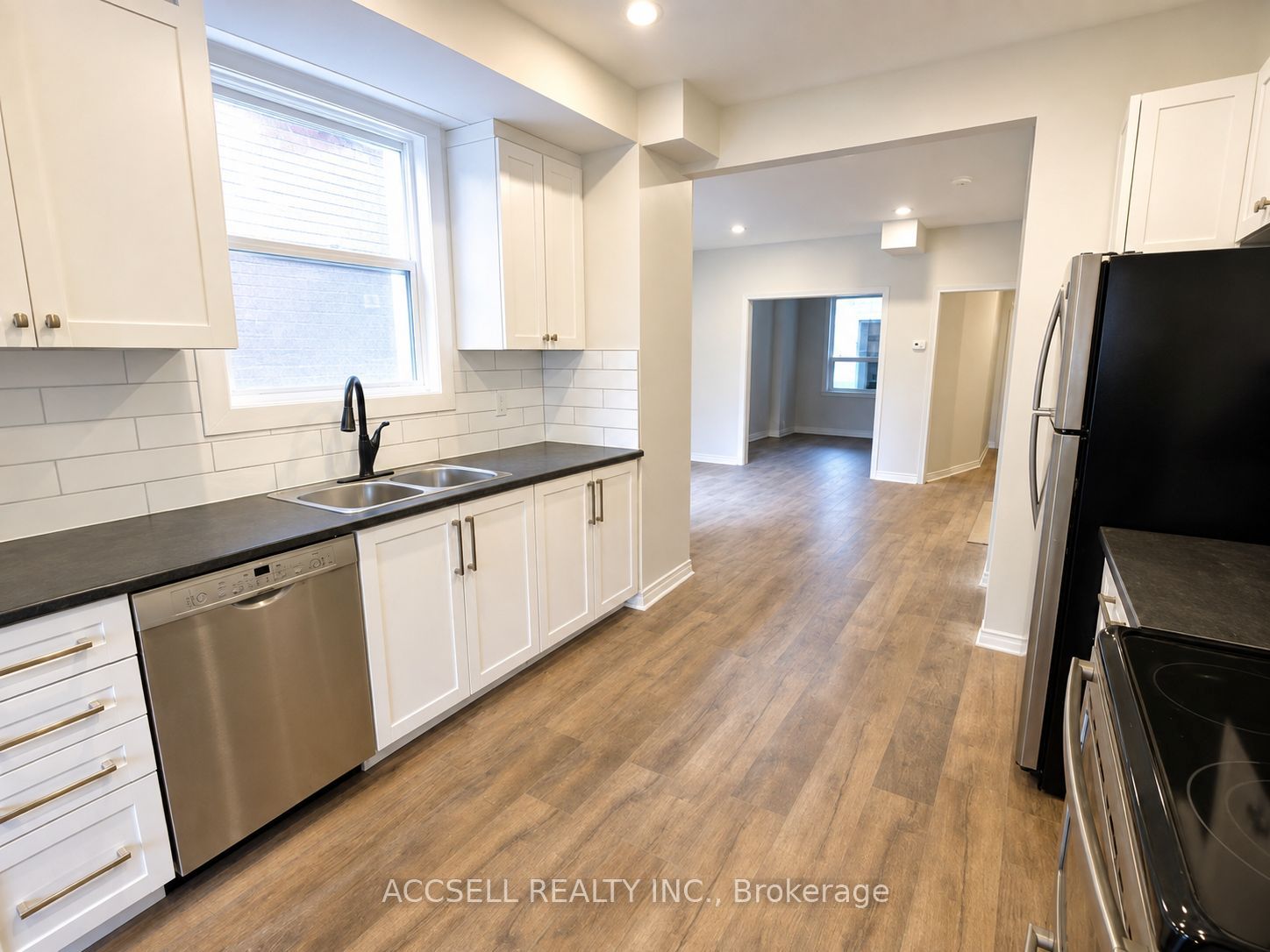 325 Greenwood Avenue, Toronto, ON M4L 2R6 photo 3