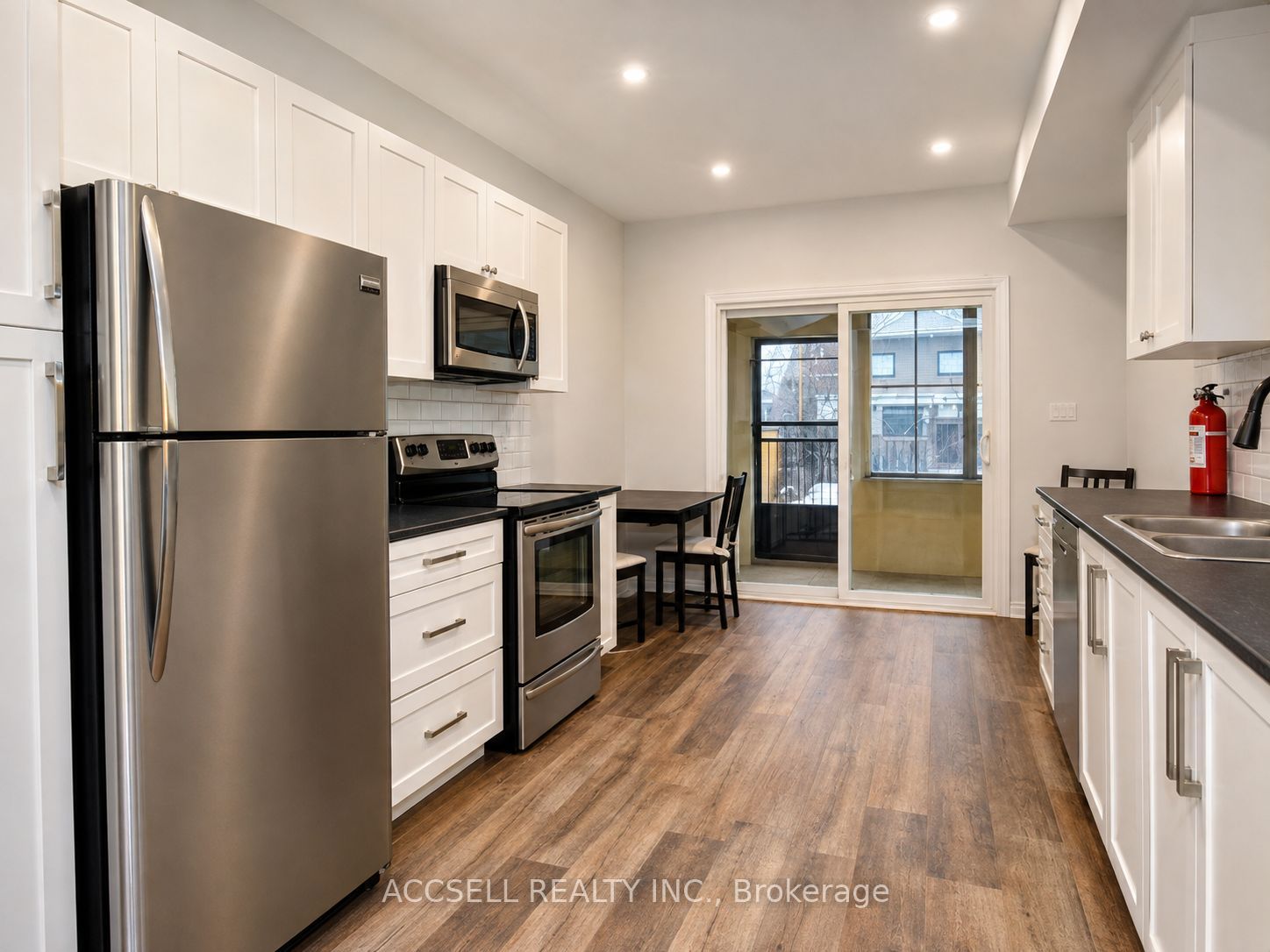 325 Greenwood Avenue, Toronto, ON M4L 2R6 photo 4