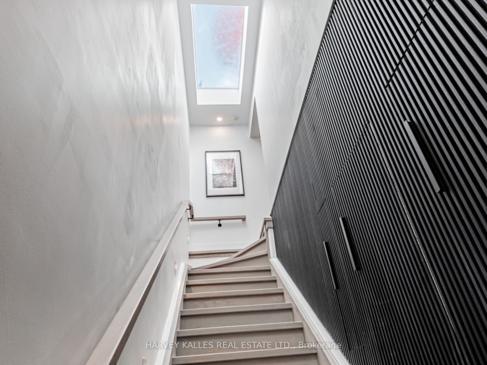 20 Leslie Garden Lane, Toronto, ON M4M 3B4 photo 2