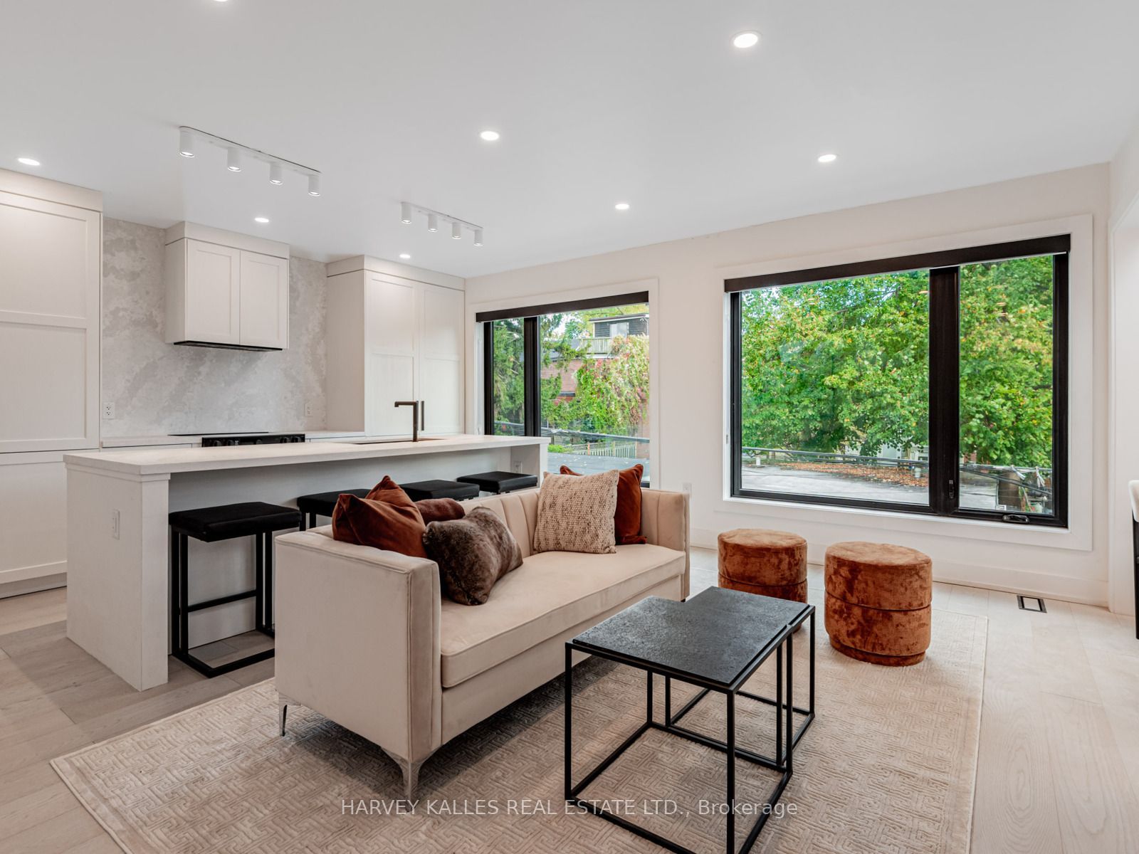 20 Leslie Garden Lane, Toronto, ON M4M 3B4 photo 3