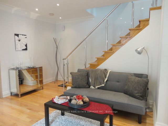 33 Connaught Avenue Suite 2, Toronto, ON M4L 2V8 photo 3