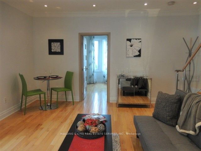 33 Connaught Avenue Suite 2, Toronto, ON M4L 2V8 photo 4