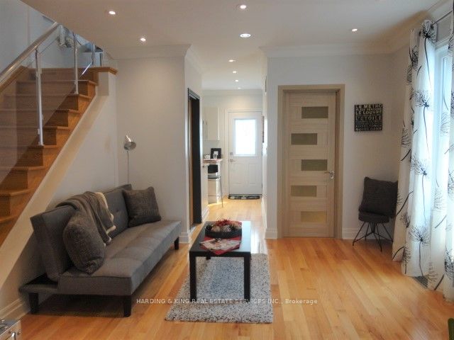 33 Connaught Avenue Suite 2, Toronto, ON M4L 2V8 photo 5