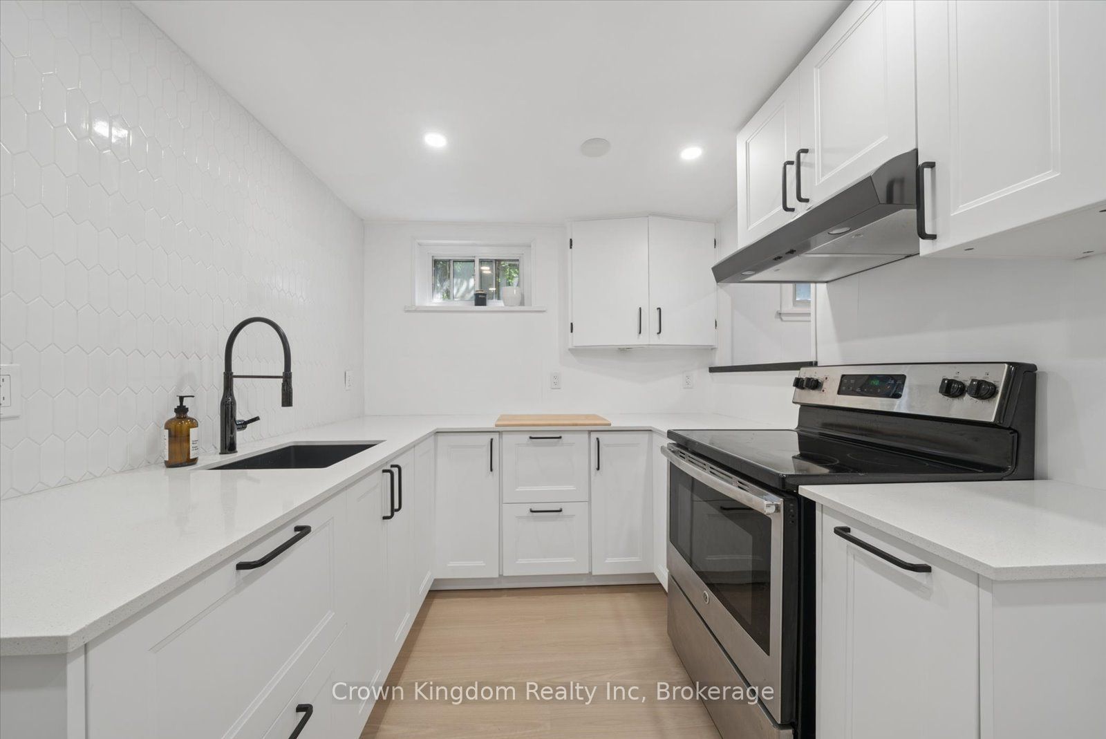 20 Lyncroft Drive Lower, Toronto, ON M1E 1X7 photo 3