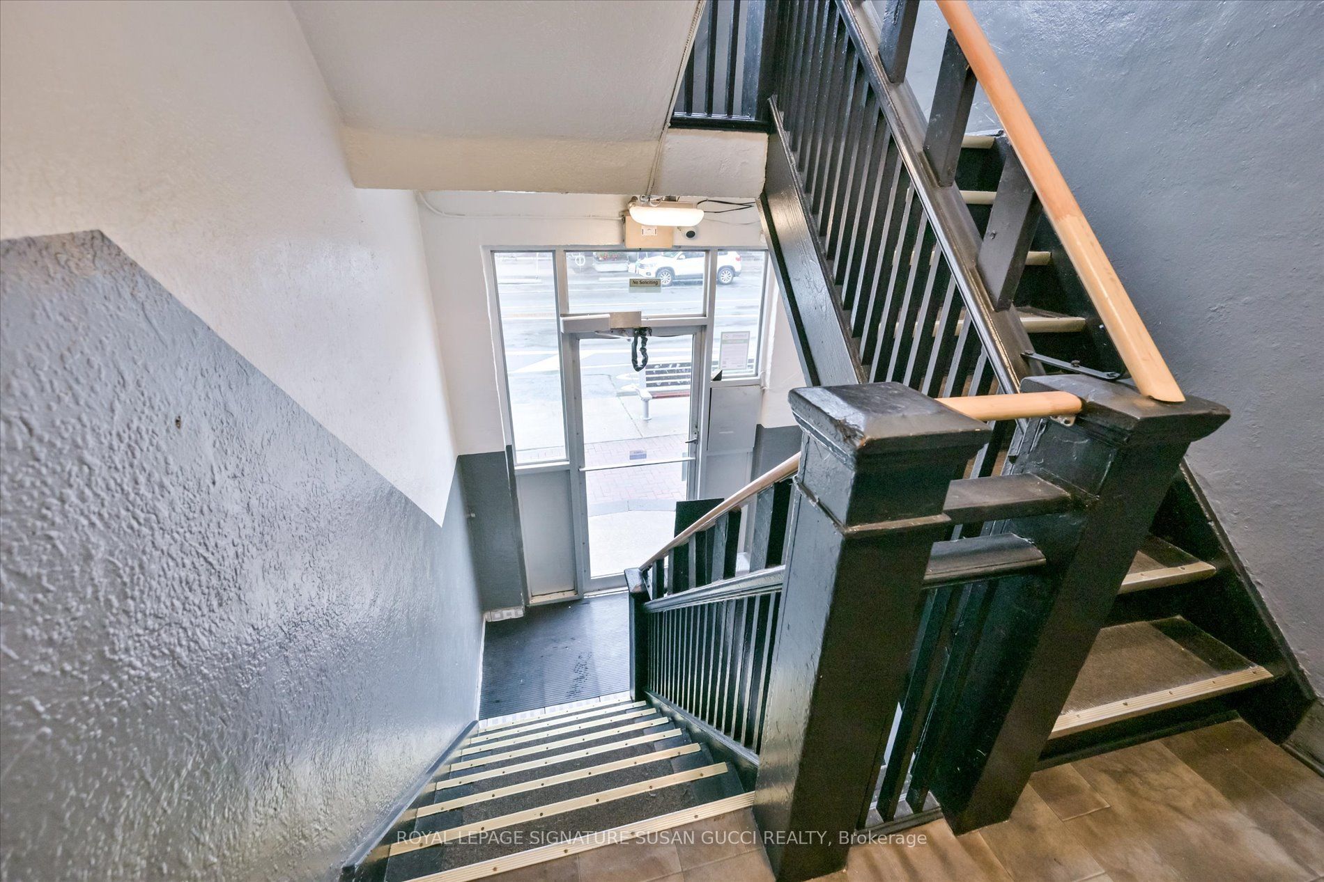 1169 Danforth Avenue 1, Toronto, ON M4J 1M5 photo 3