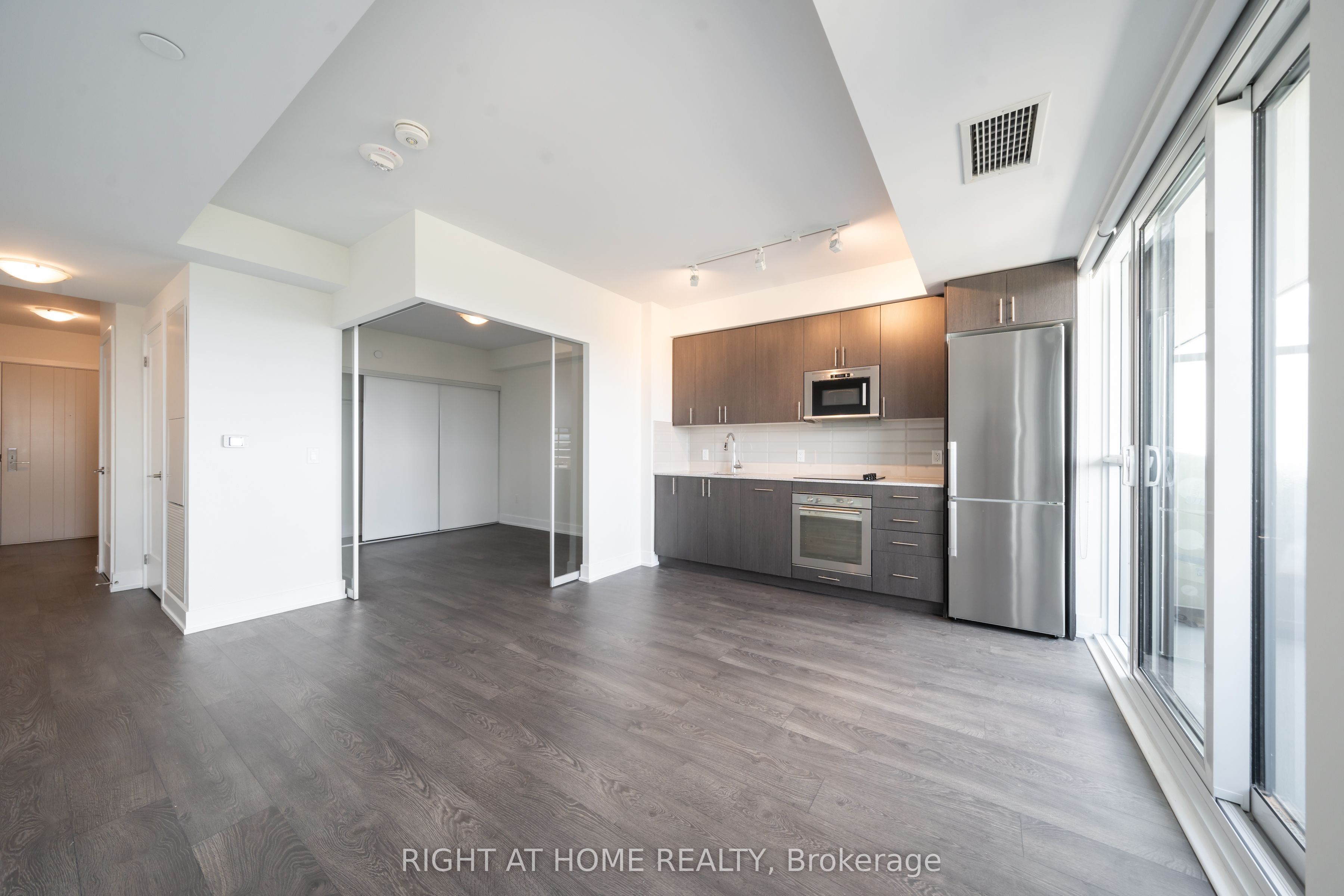 2550 Simcoe Street N 1802, Oshawa, ON L1L 0R5